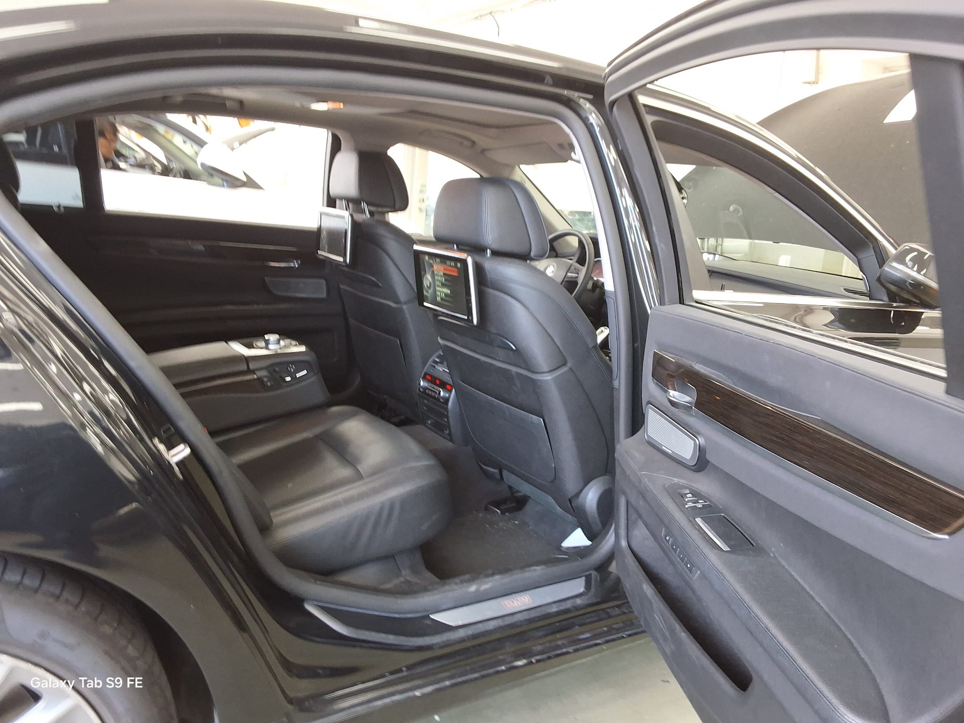 BMW 7 Series - 12