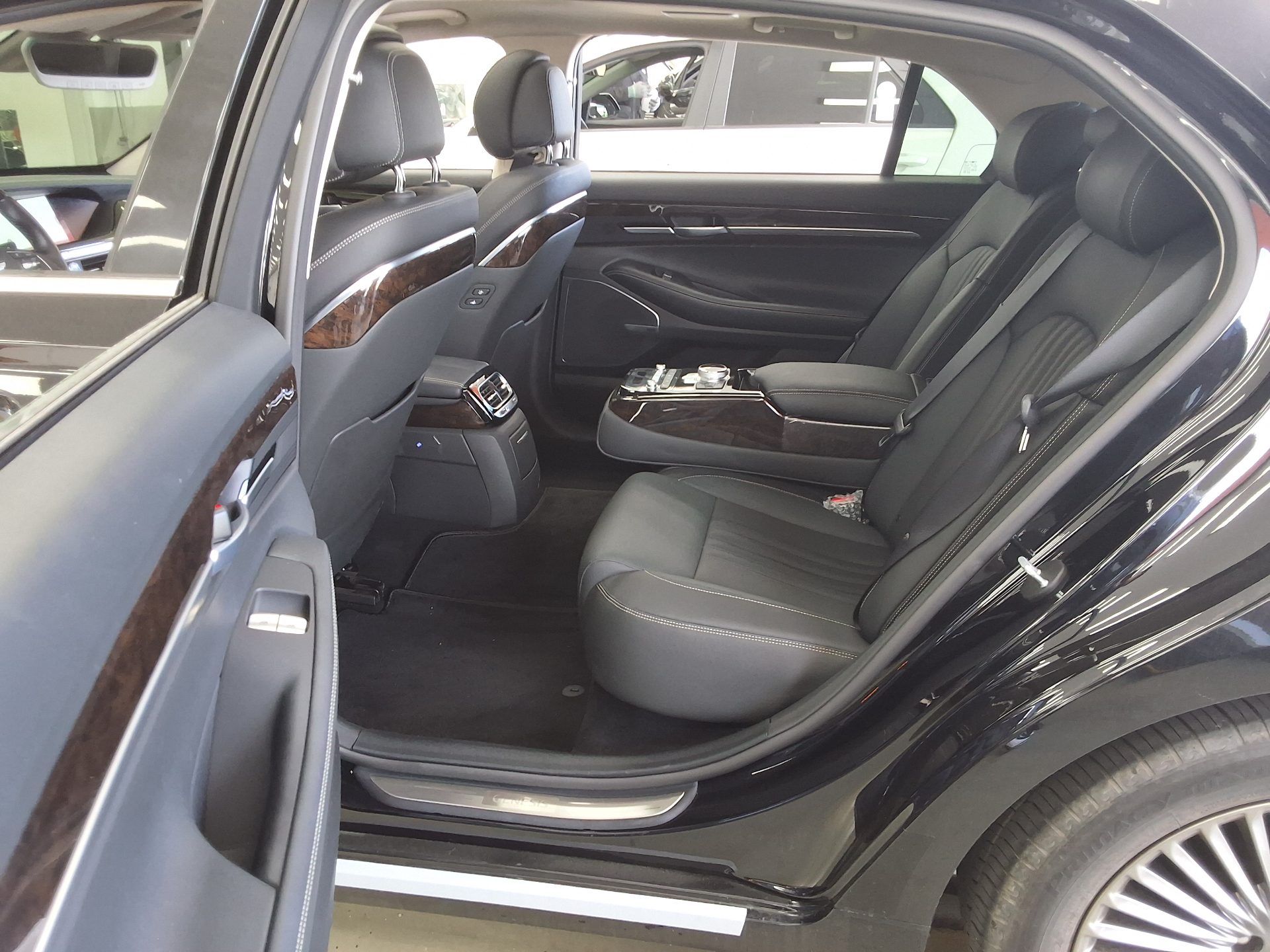 2021 - genesis g90