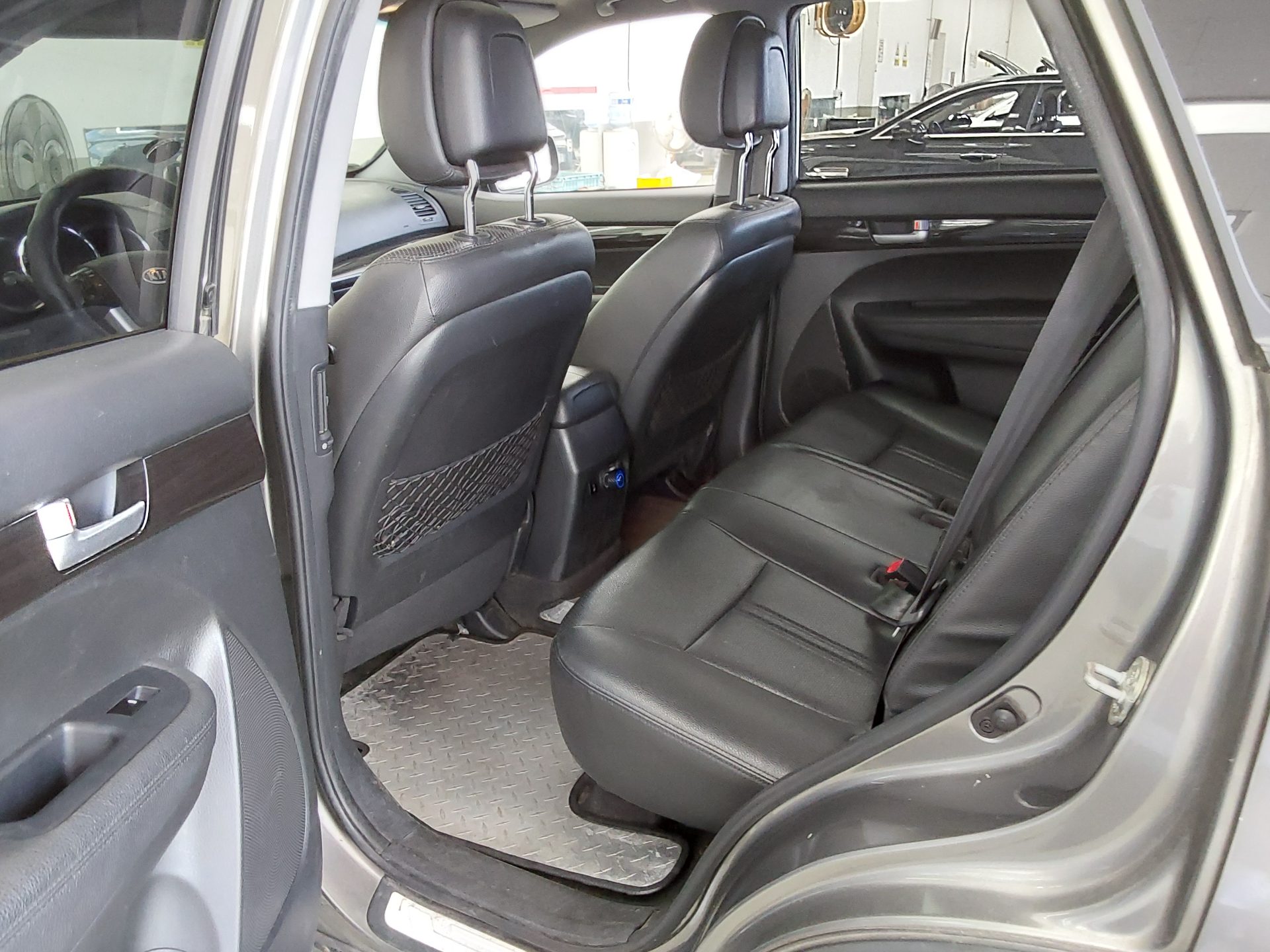 Kia Sorento 2010 - Image 12
