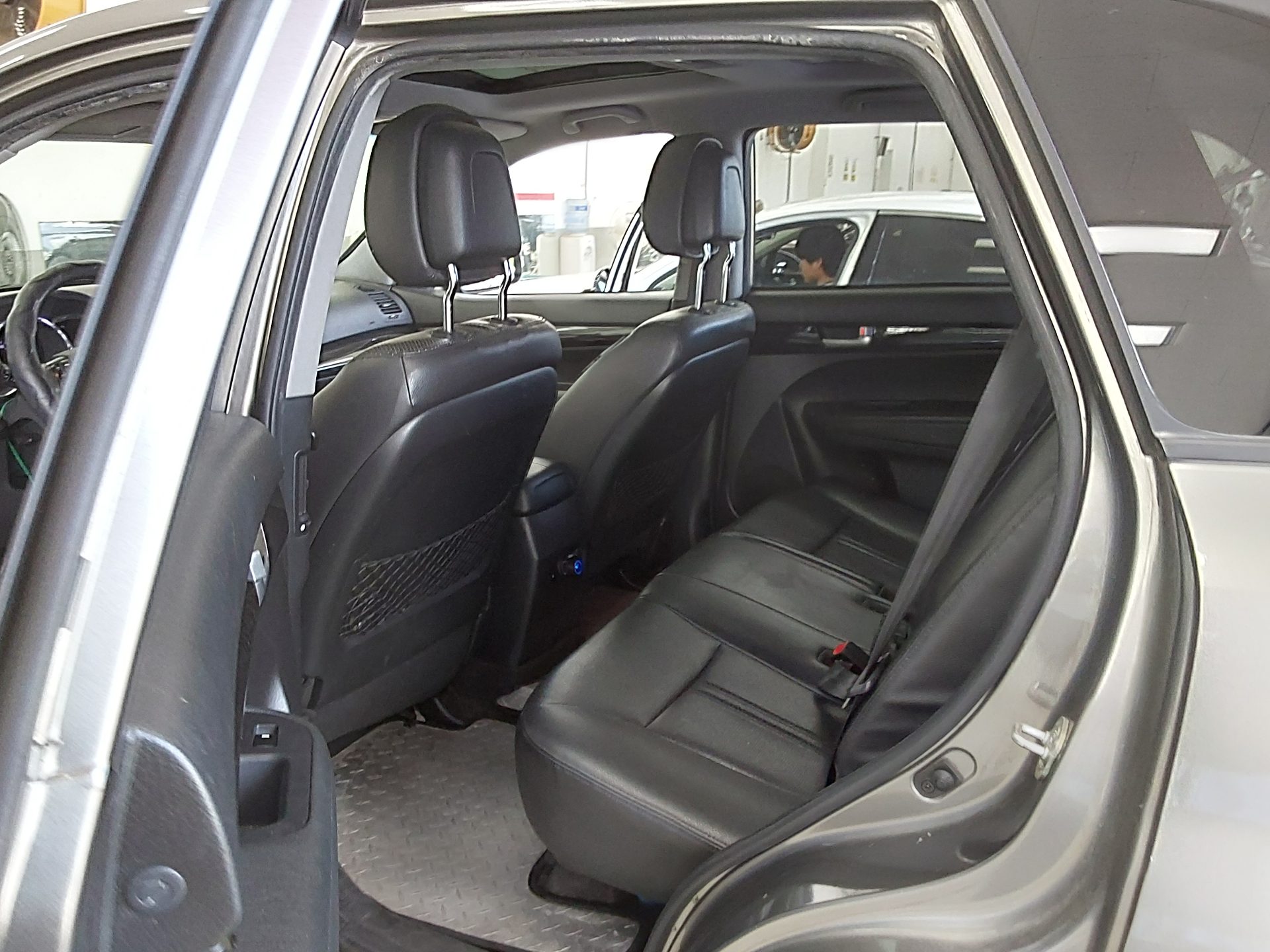 Kia Sorento 2010 - Image 13