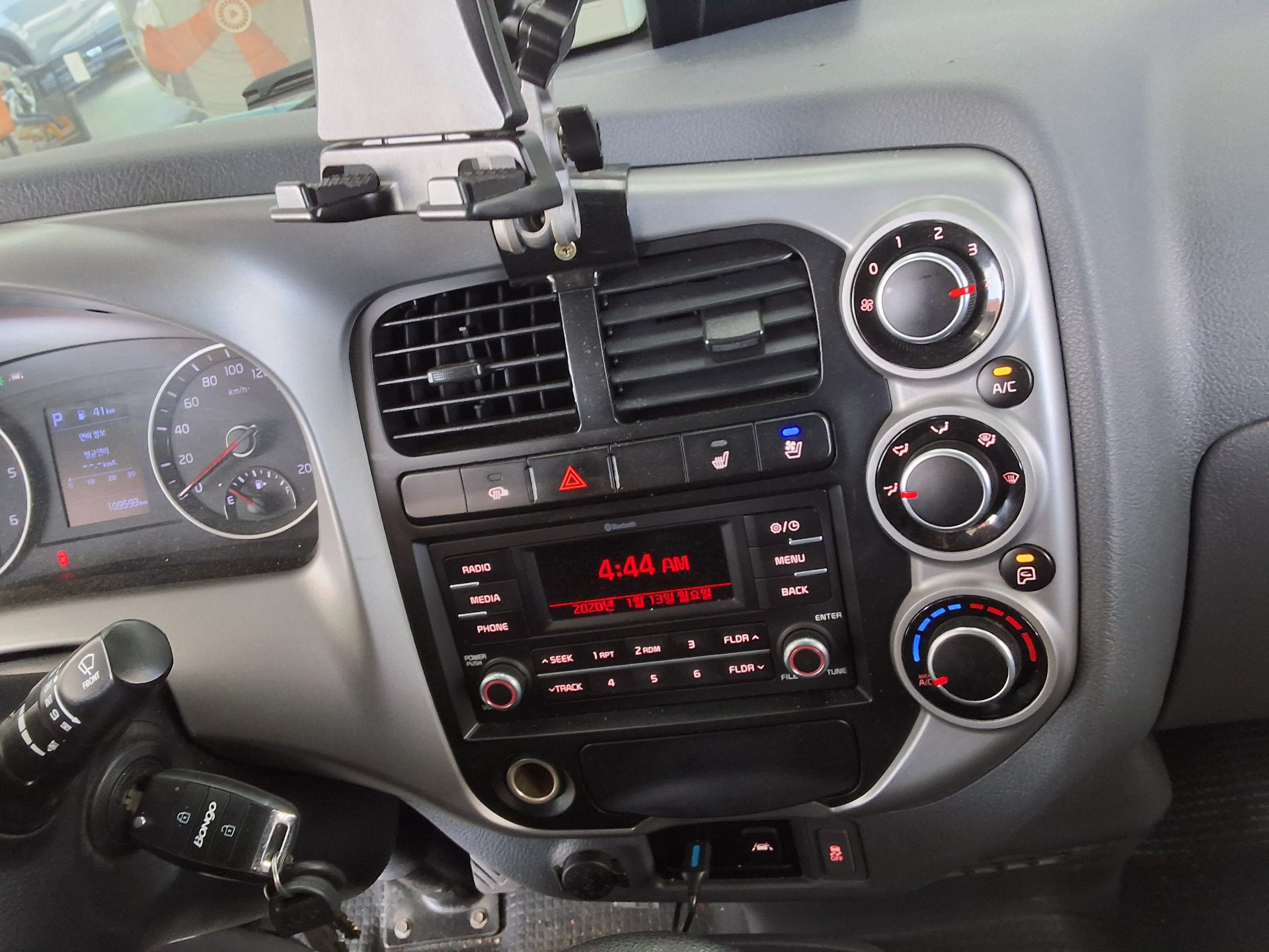 Chrysler Cargo 2020 - Image 18
