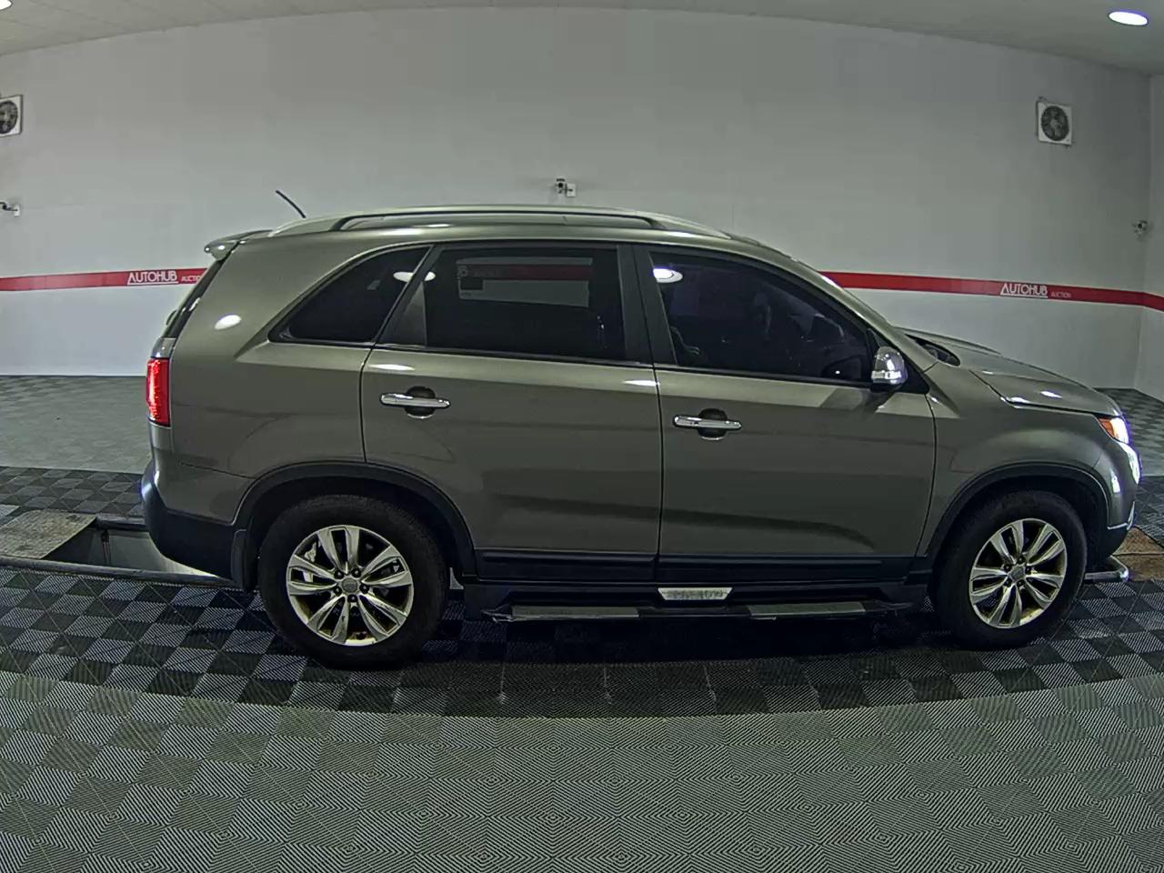 Kia Sorento 2010 - Image 3