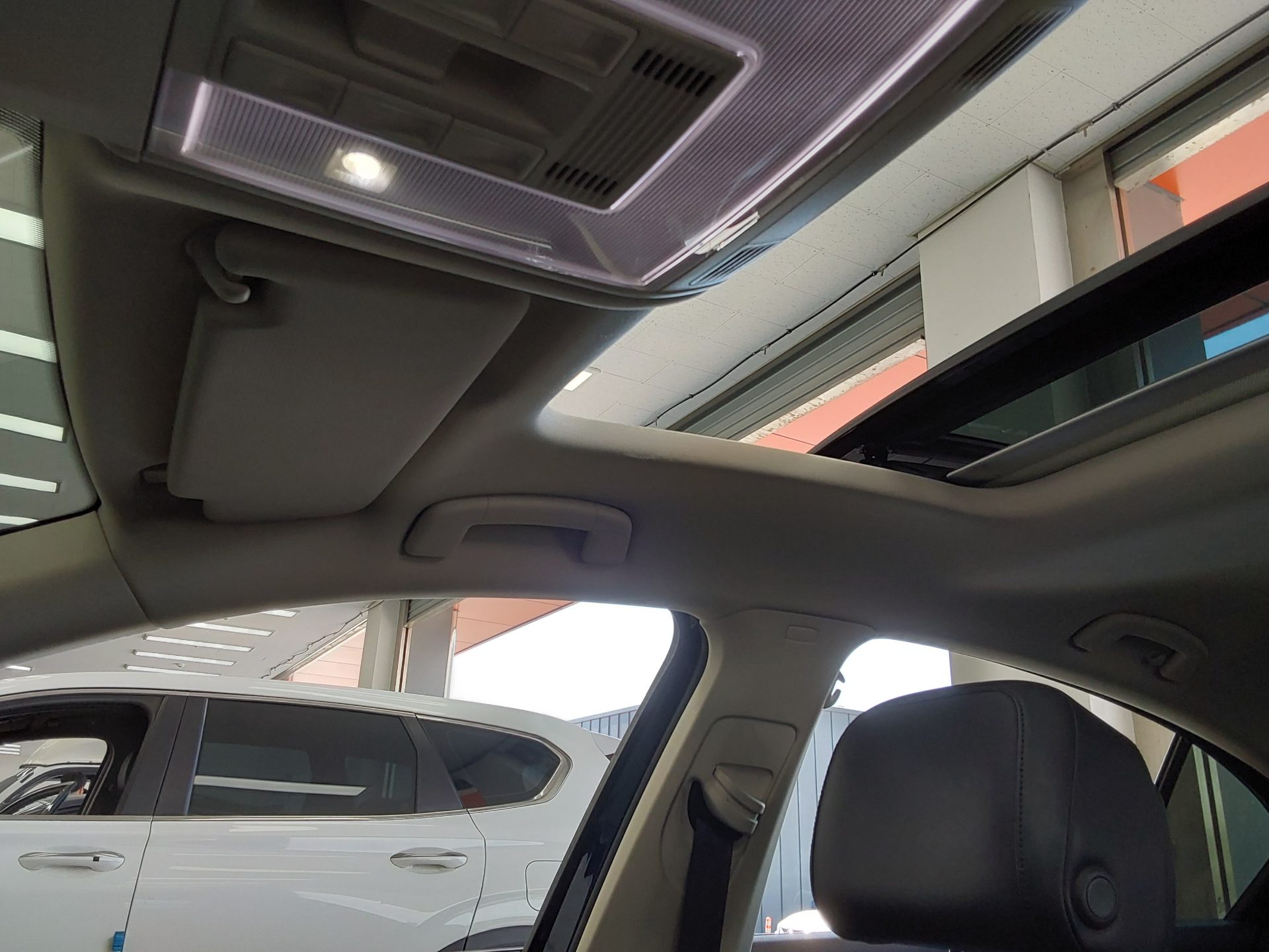 Volkswagen Passat 2018 - Image 21
