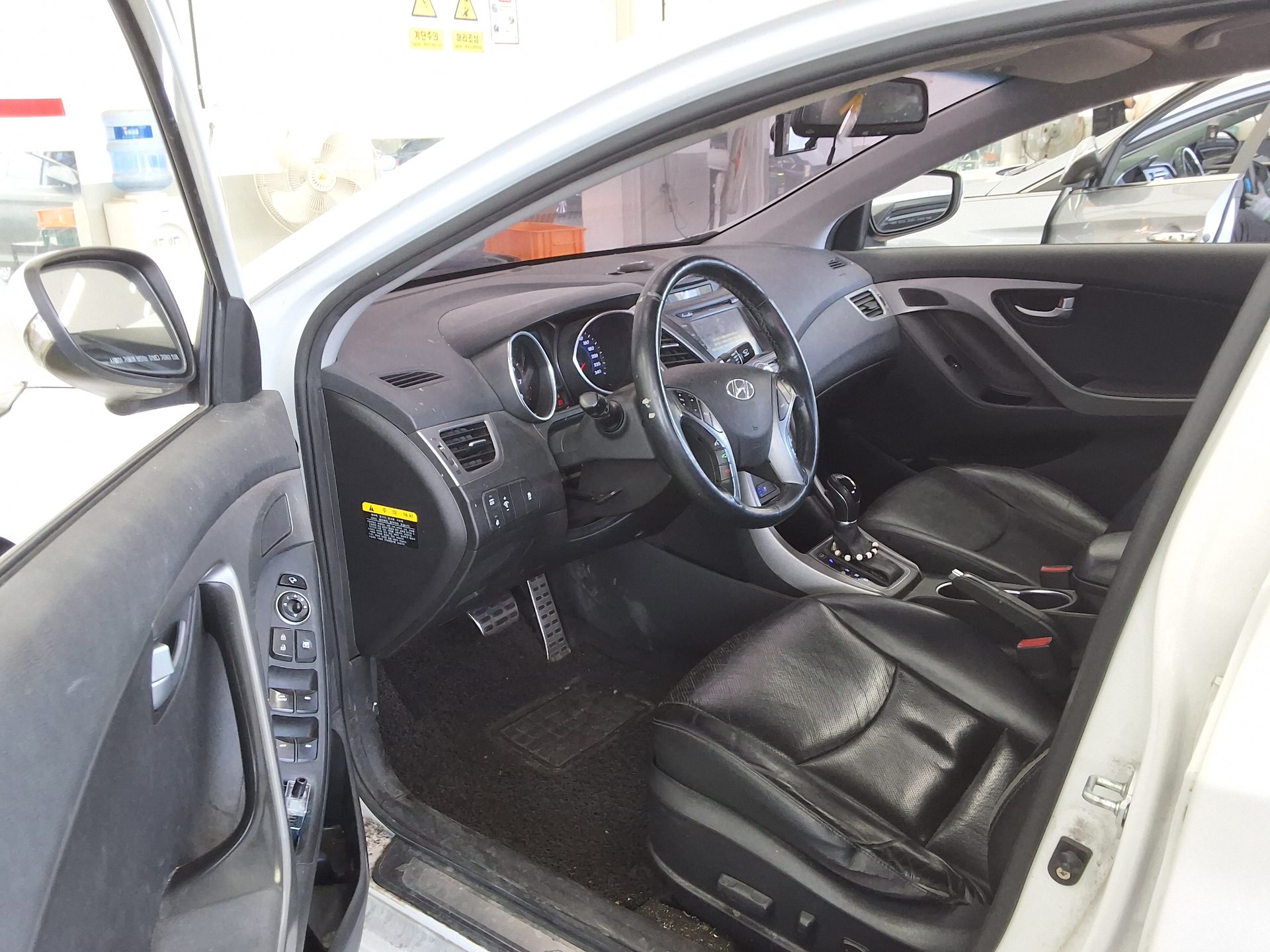 Hyundai Elantra 2016 - Image 9