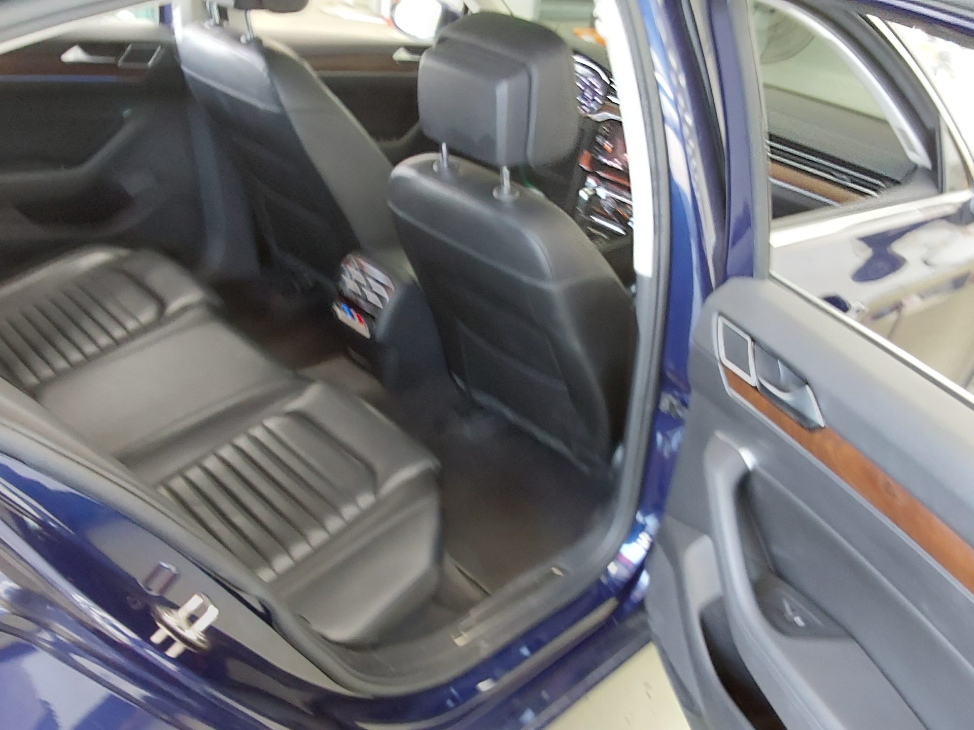 Volkswagen Passat 2018 - Image 14
