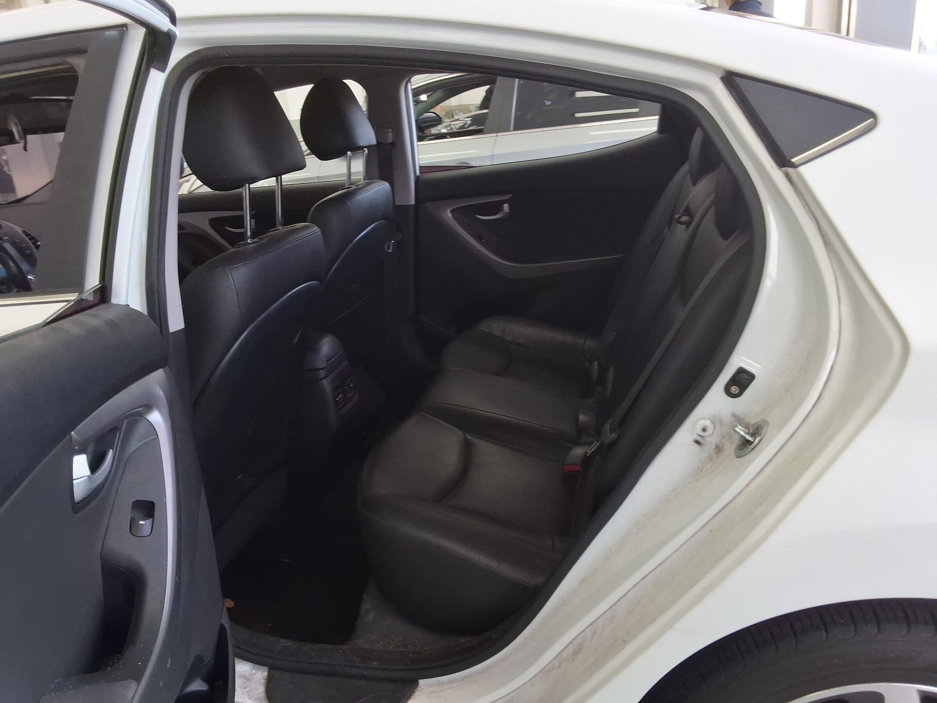 Hyundai Elantra 2016 - Image 11