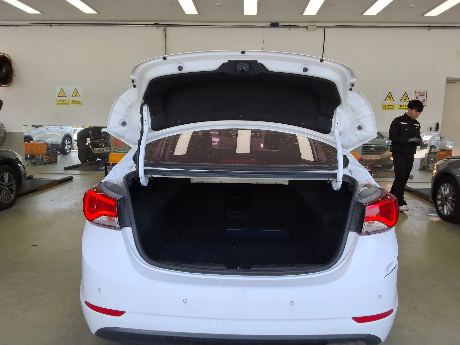 Hyundai Elantra 2016 - Image 14