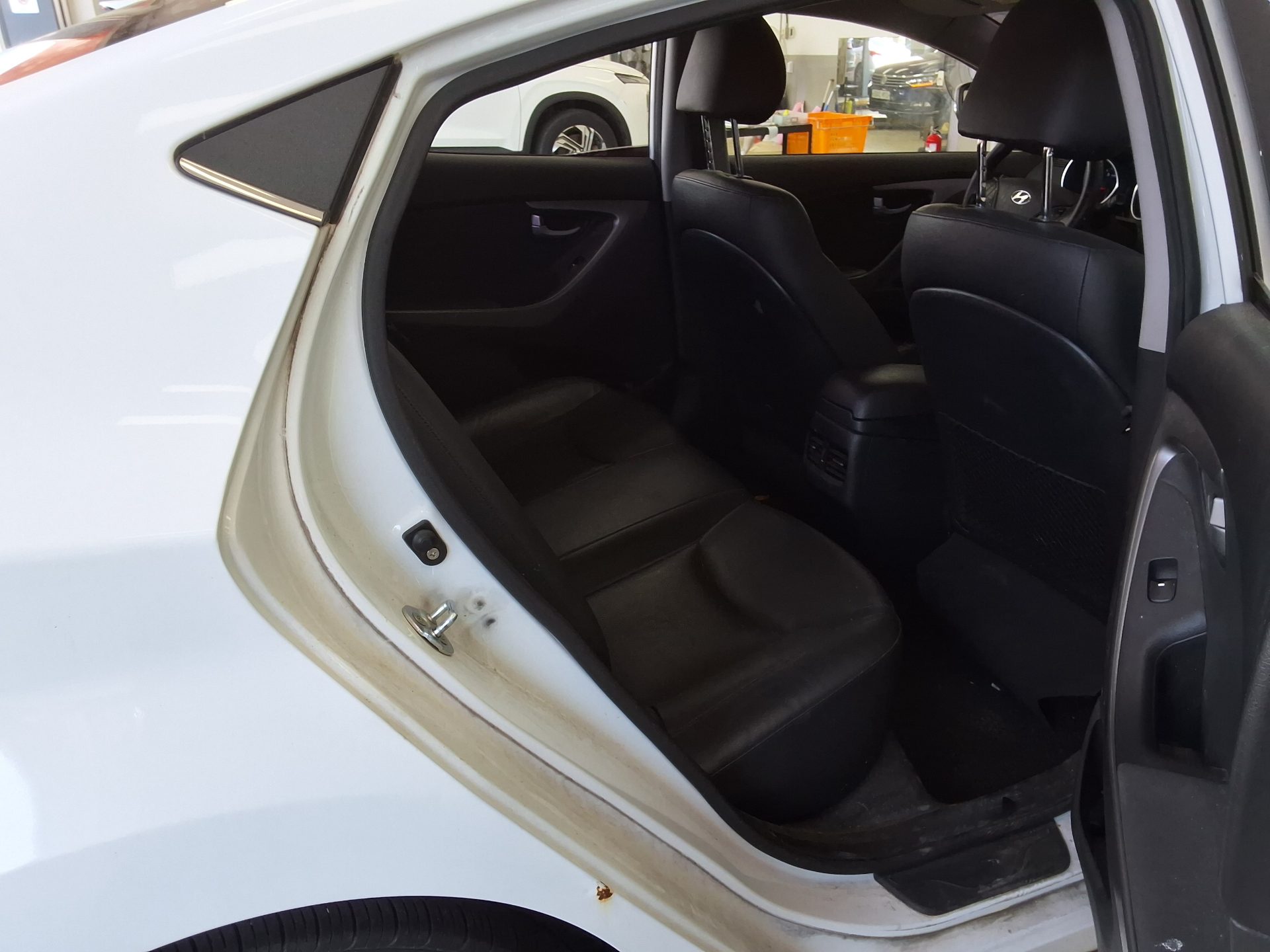 Hyundai Elantra 2016 - Image 12