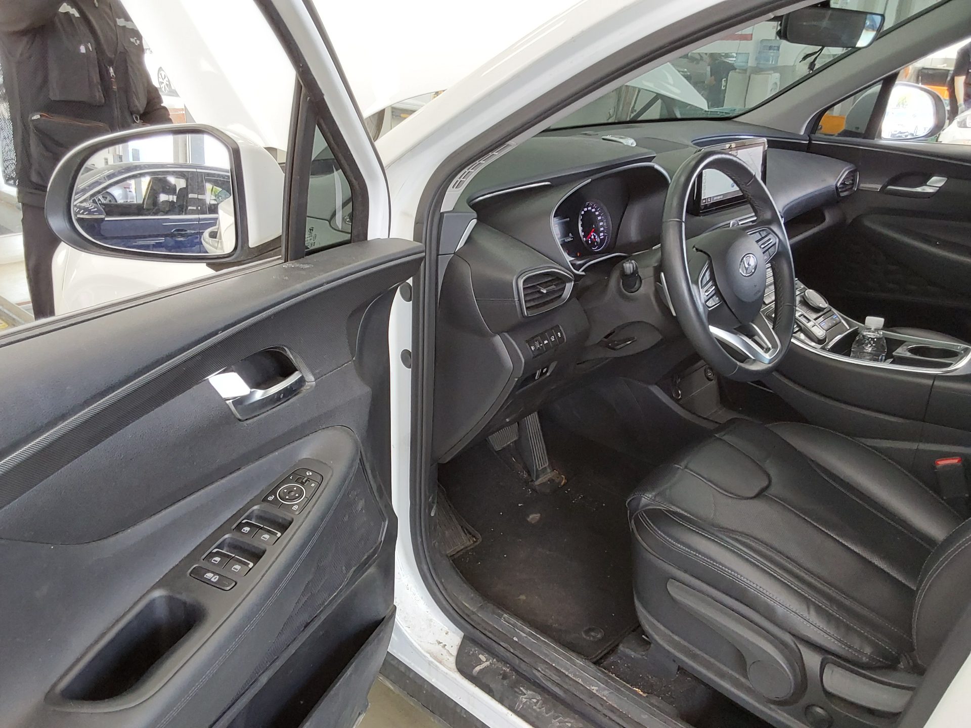 Hyundai Santa Fe 2023 - Image 10