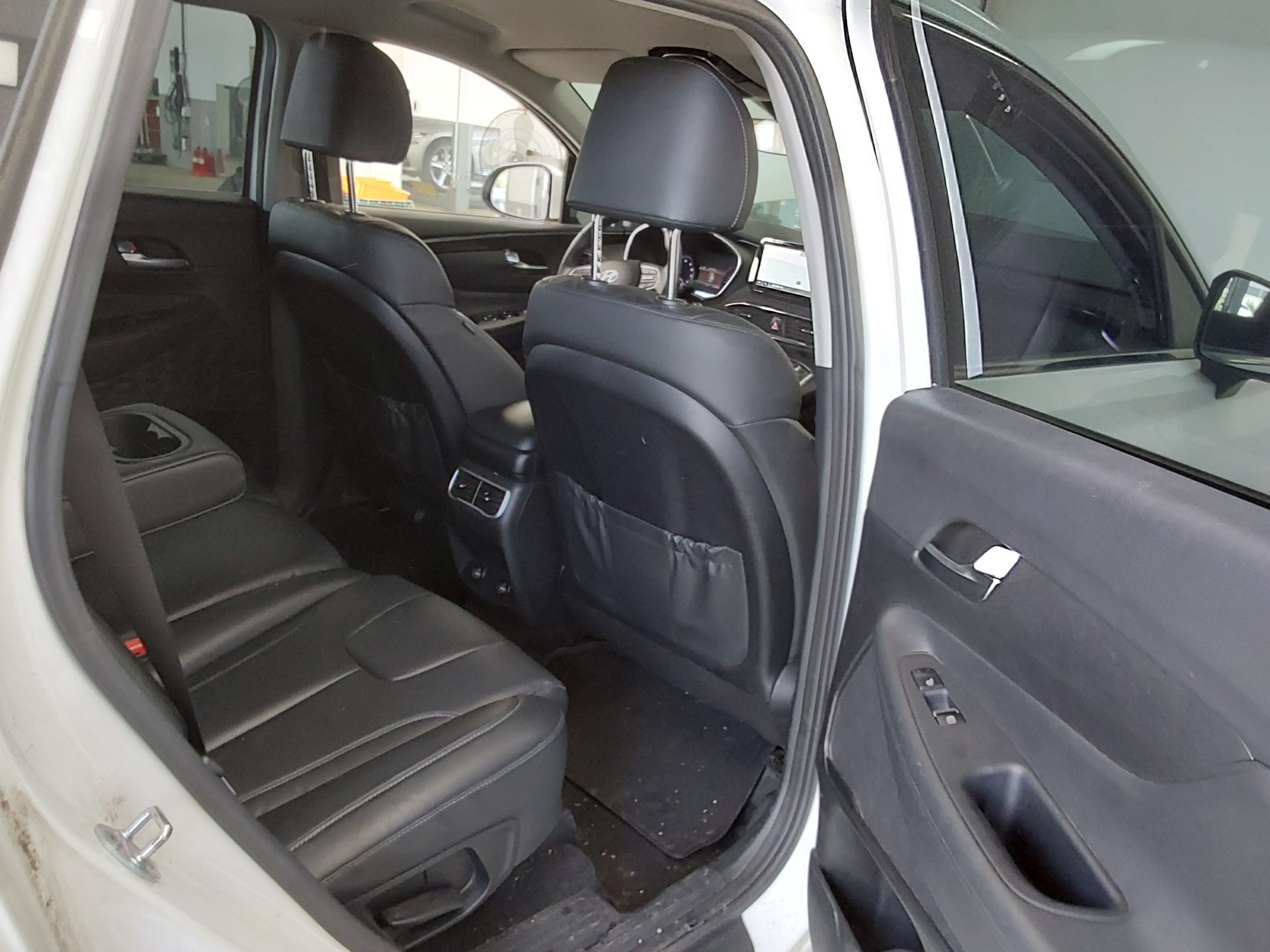 Hyundai Santa Fe 2023 - Image 13