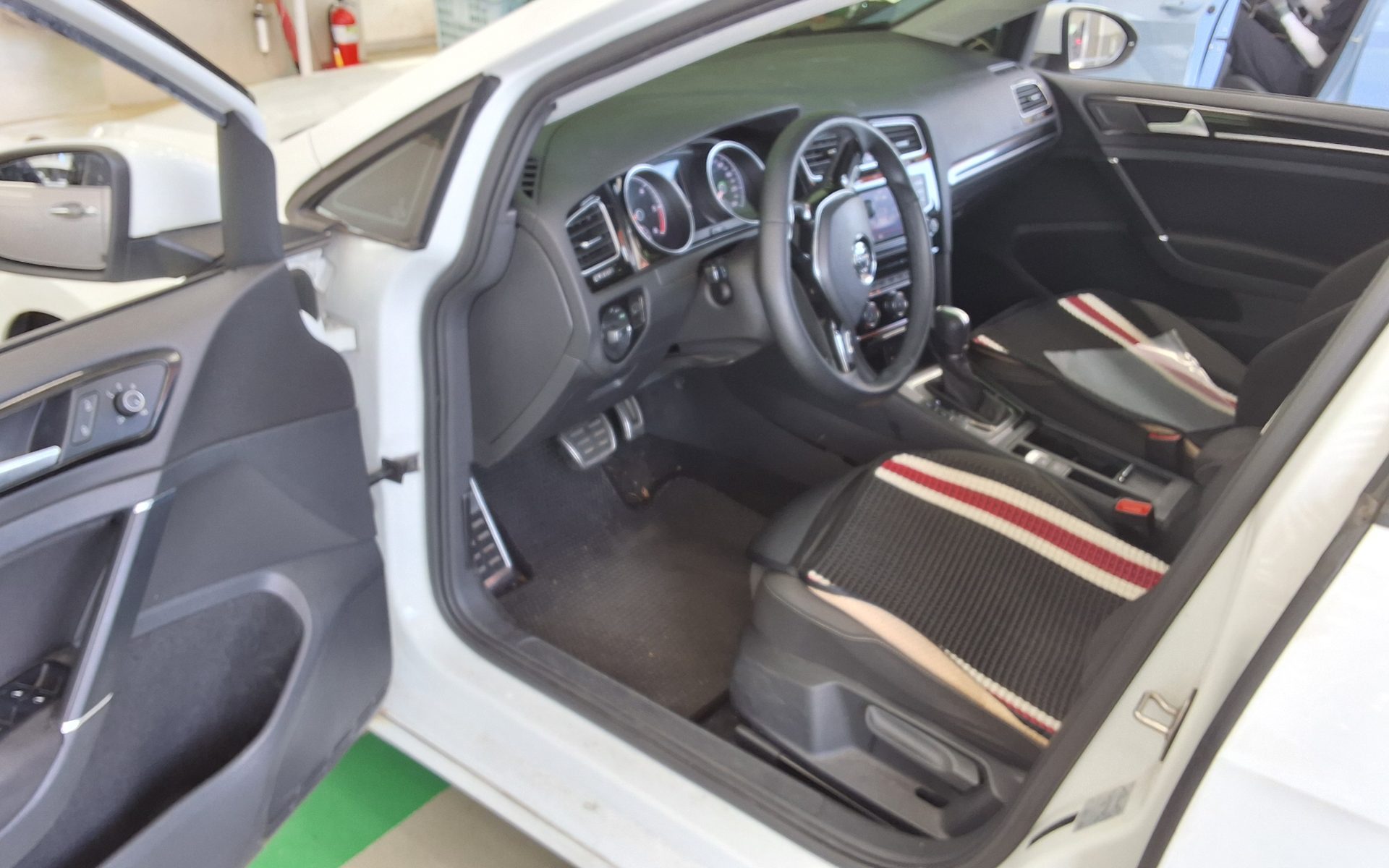 Volkswagen Golf 2014 - Image 9