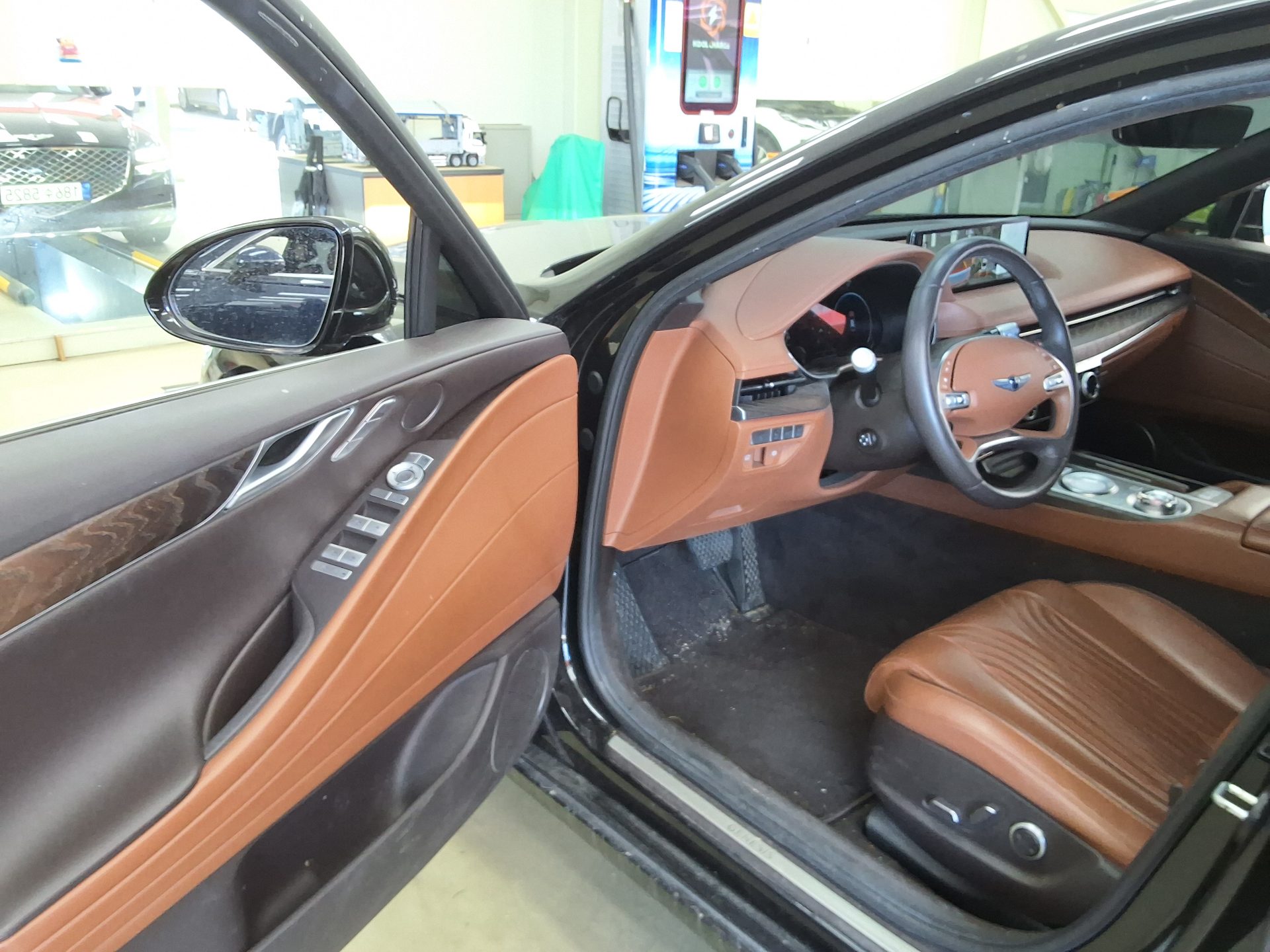 Hyundai Genesis 2021 - Image 9