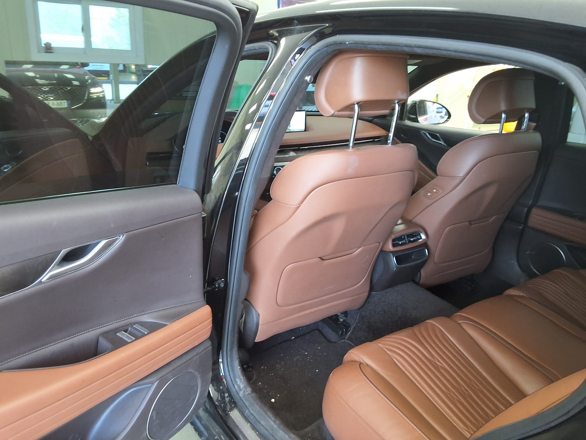 Hyundai Genesis 2021 - Image 11