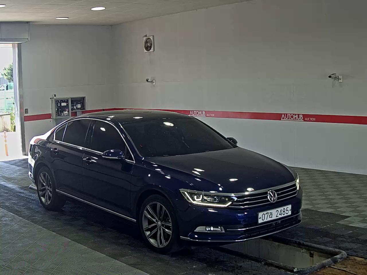 Volkswagen Passat 2018 - Image 2