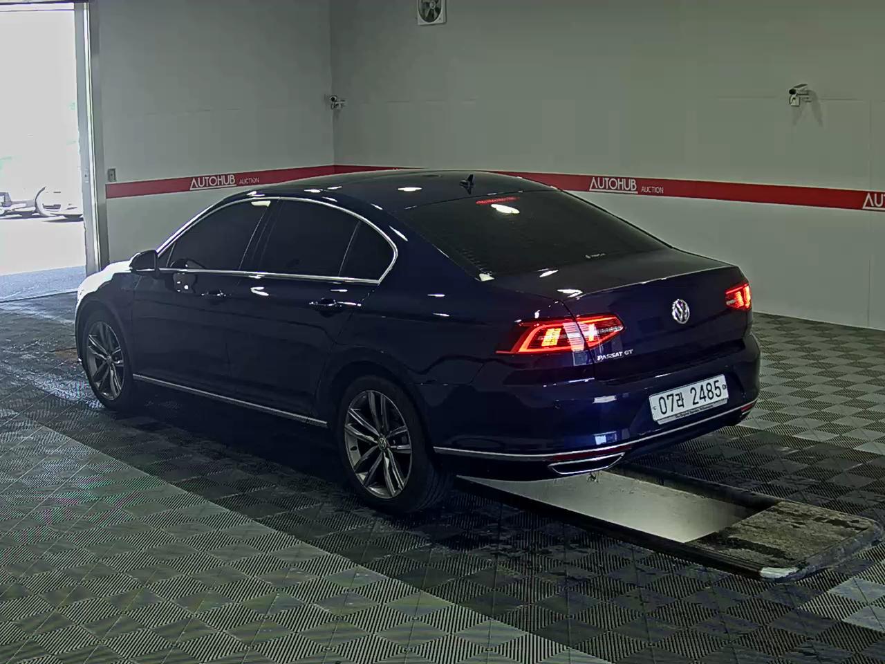 Volkswagen Passat 2018 - Image 5