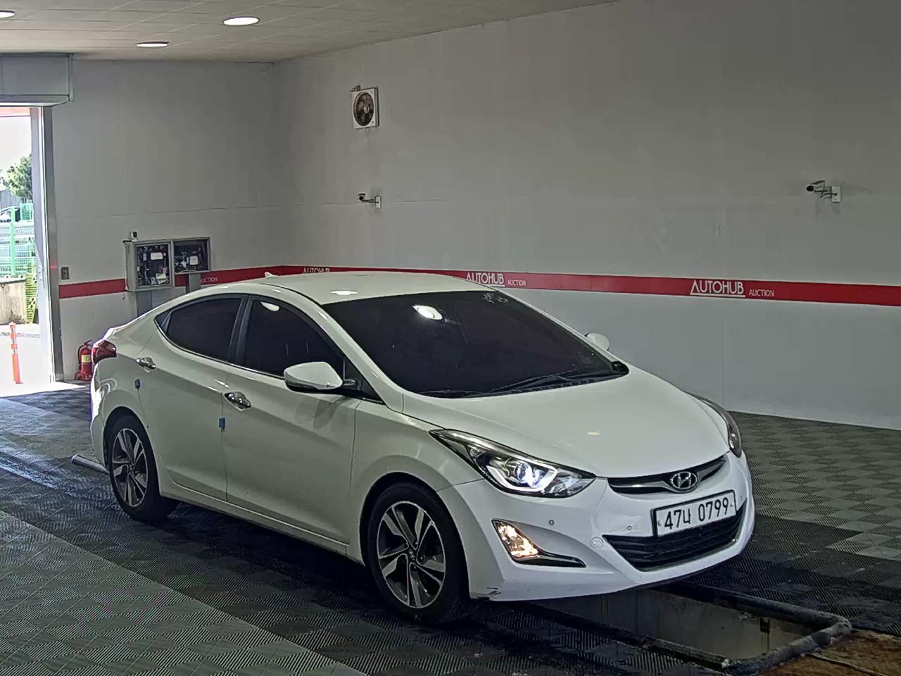 Hyundai Elantra 2016 - Image 2