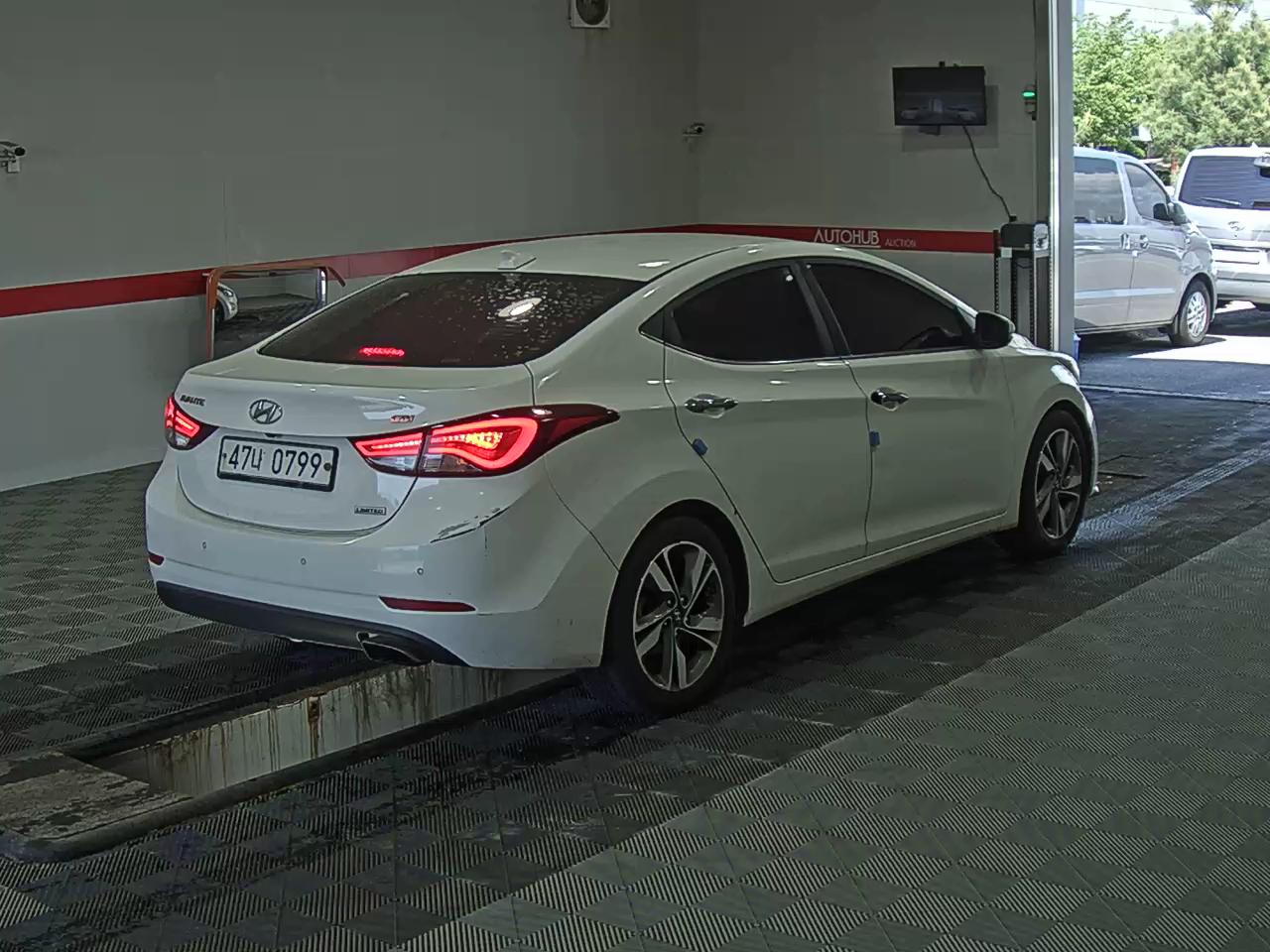 Hyundai Elantra 2016 - Image 4