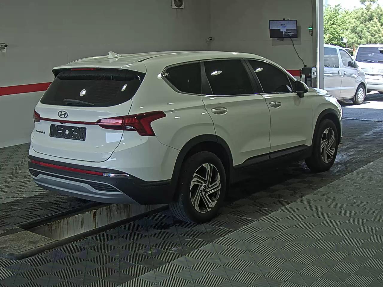 Hyundai Santa Fe 2023 - Image 4
