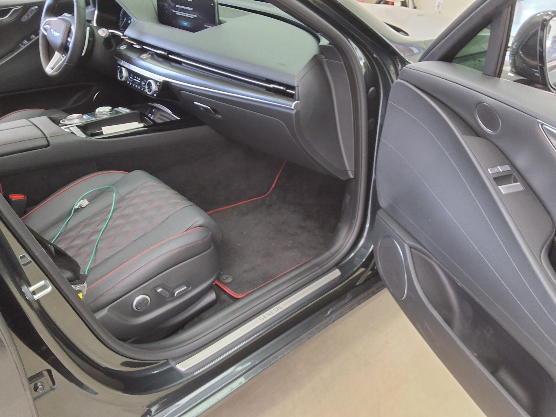2024 - genesis g80
