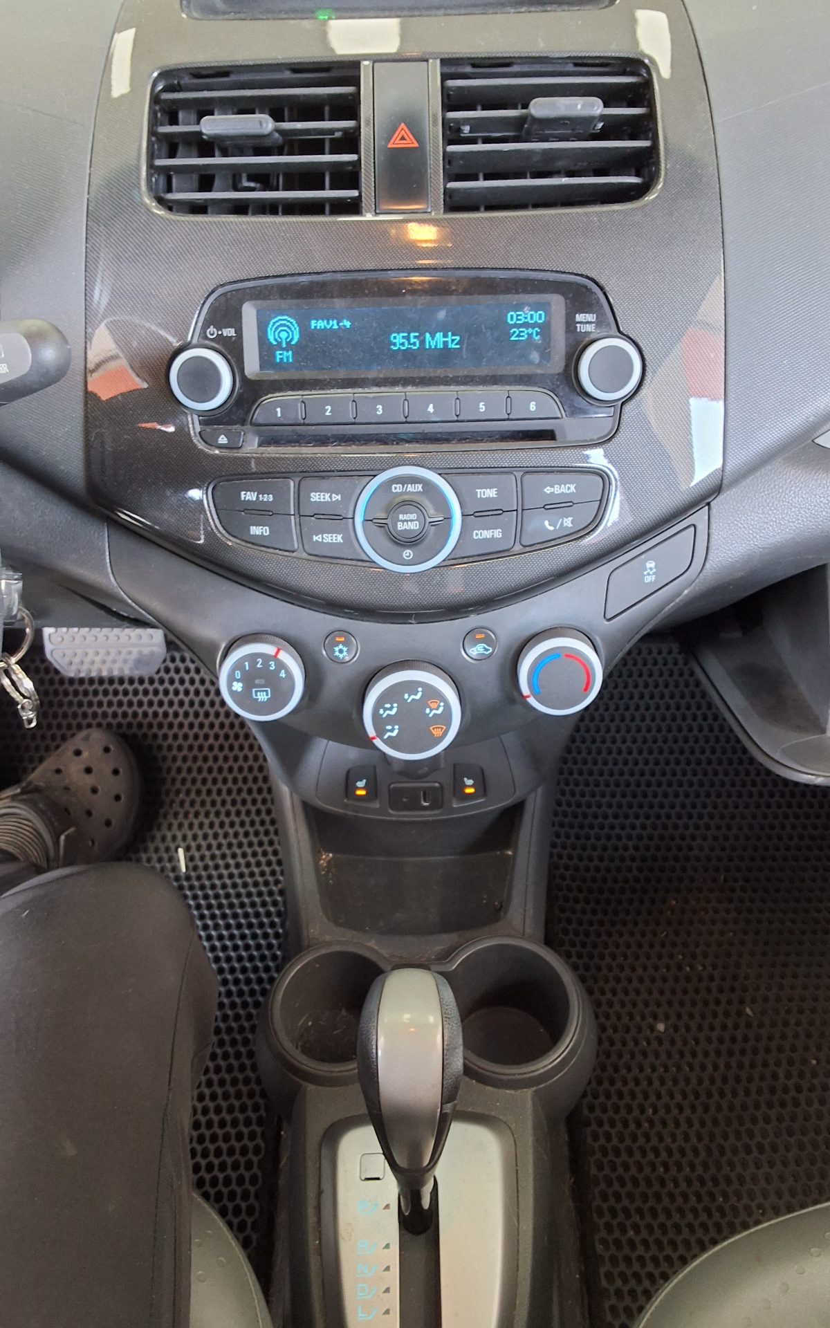 Chevrolet Spark 2015 - Image 16