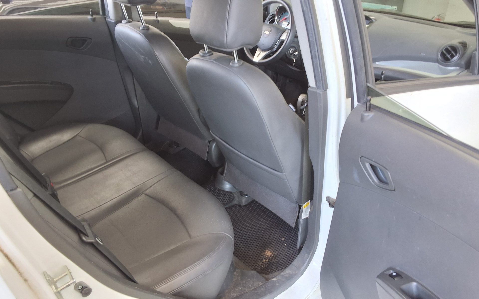 Chevrolet Spark 2015 - Image 12