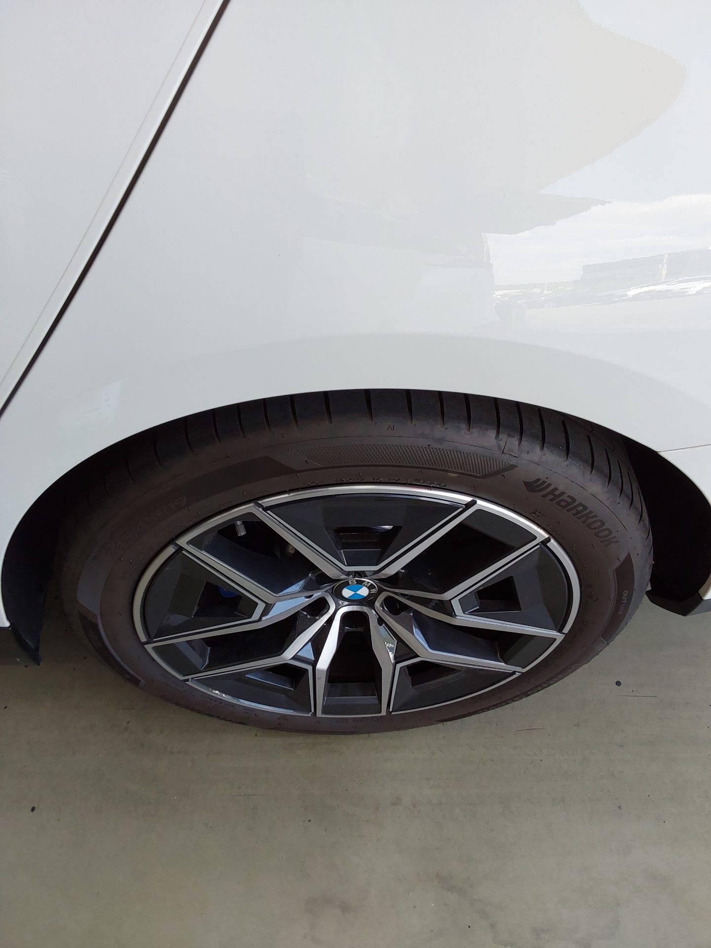 BMW 5 Series 2024 - Image 20