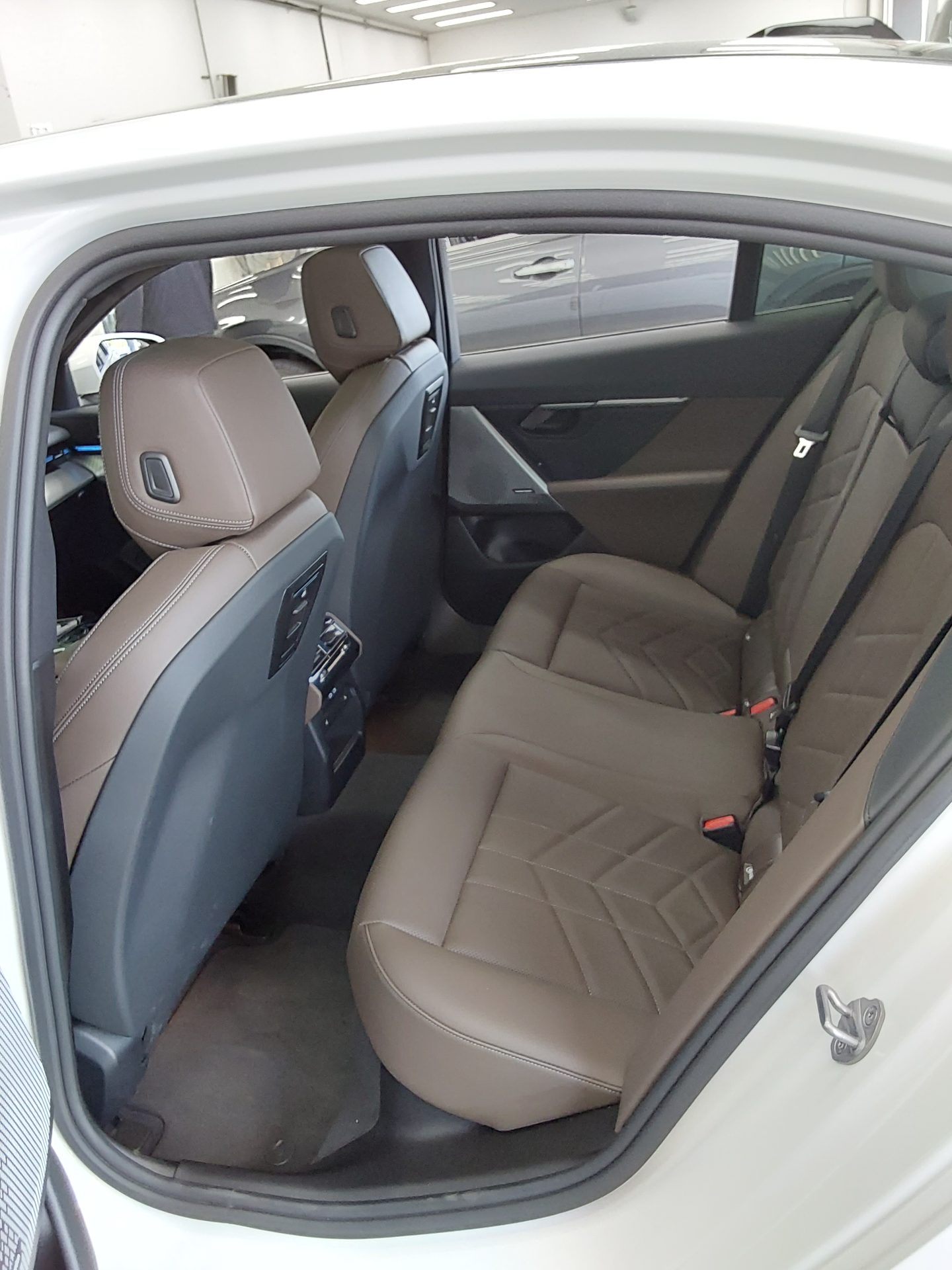 BMW 5 Series 2024 - Image 11