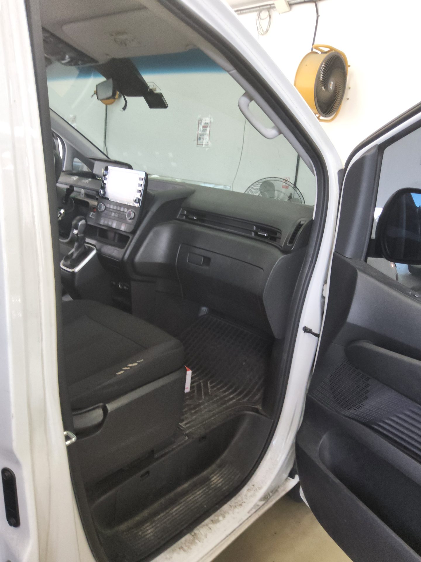 Hyundai Staria 2023 - Image 13