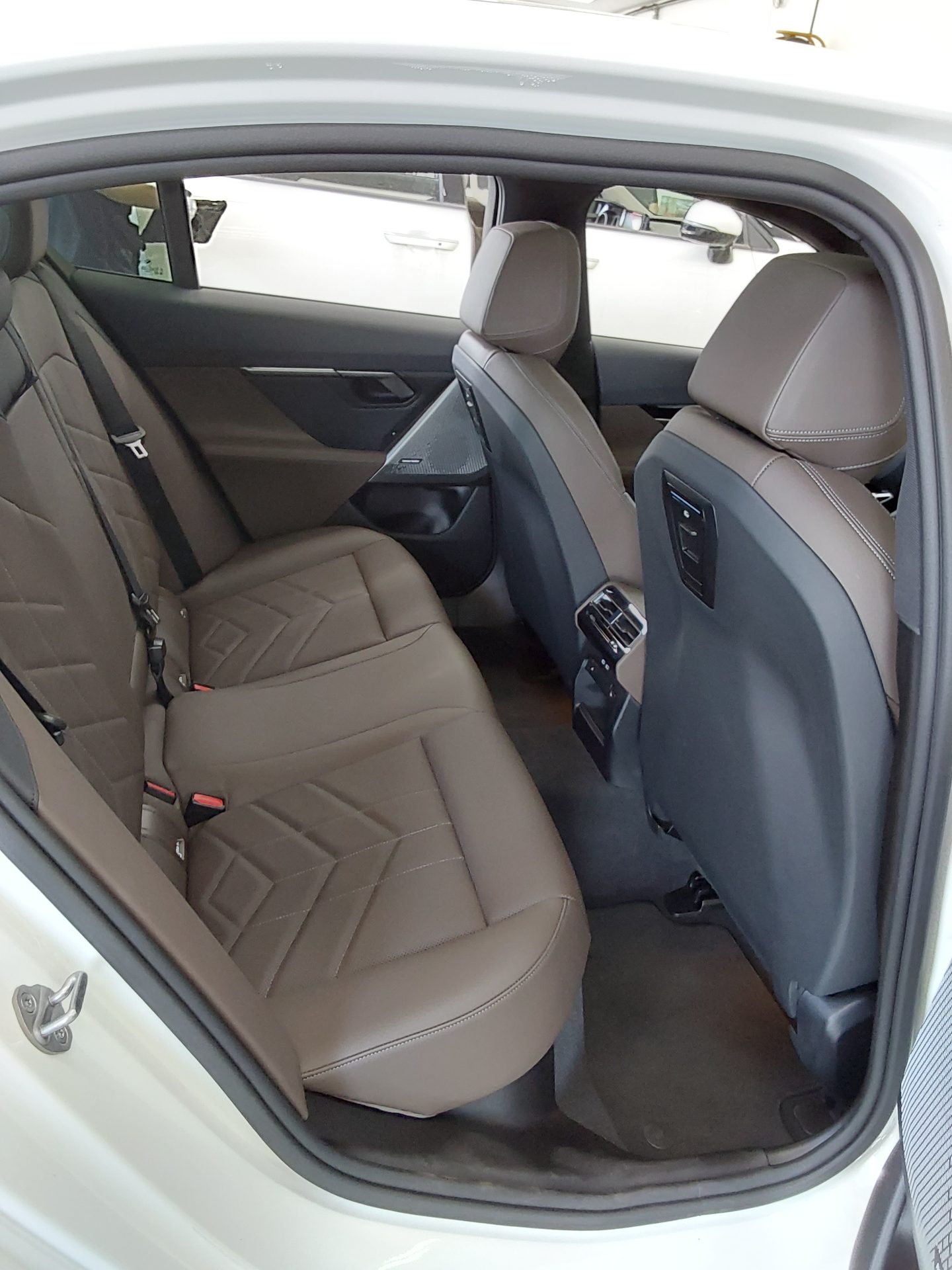 BMW 5 Series 2024 - Image 12