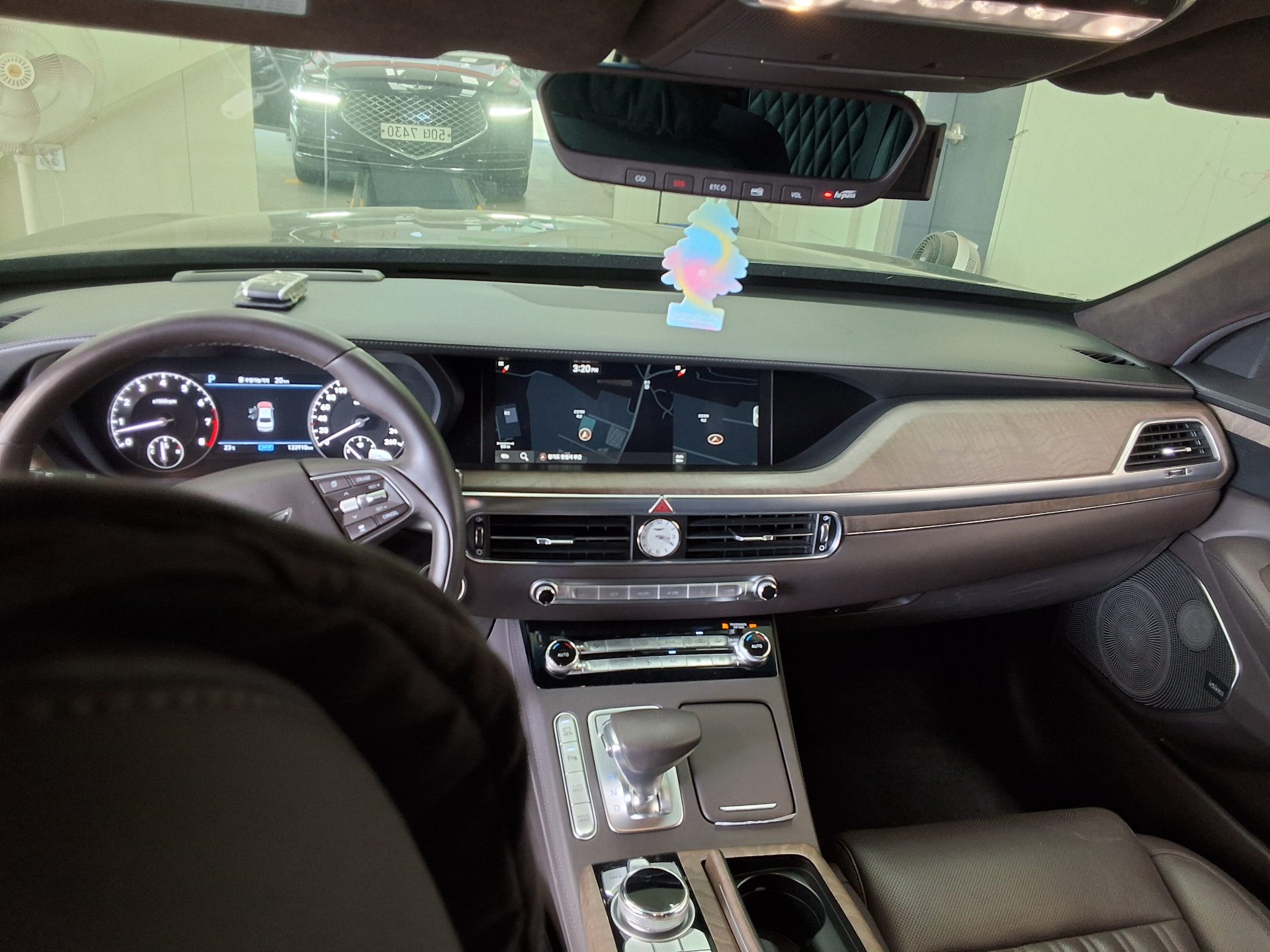 Genesis G90 2019 - Image 18