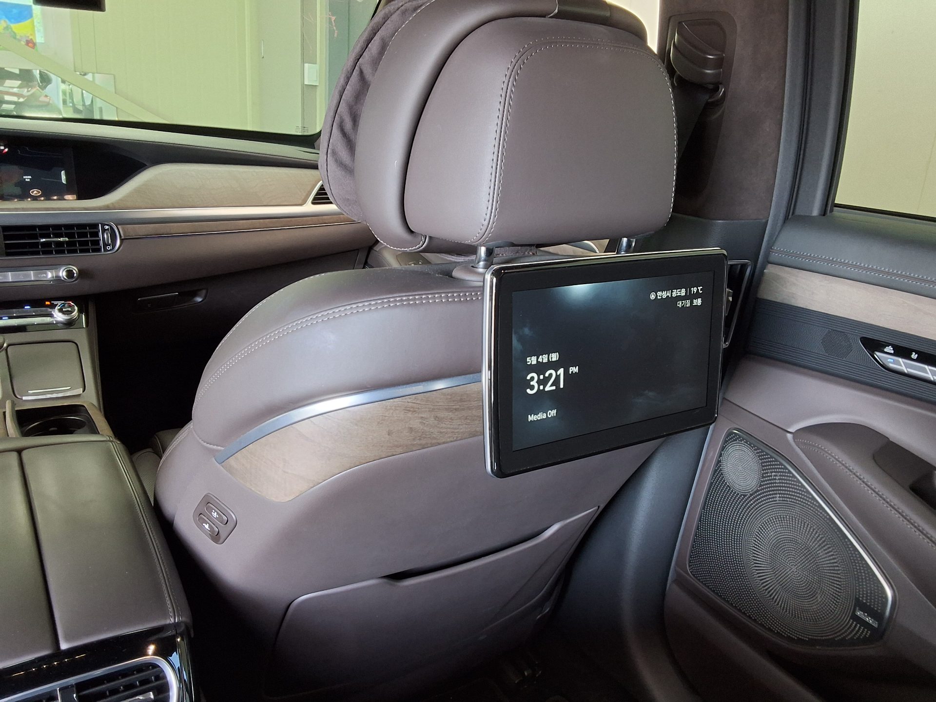 Genesis G90 2019 - Image 20