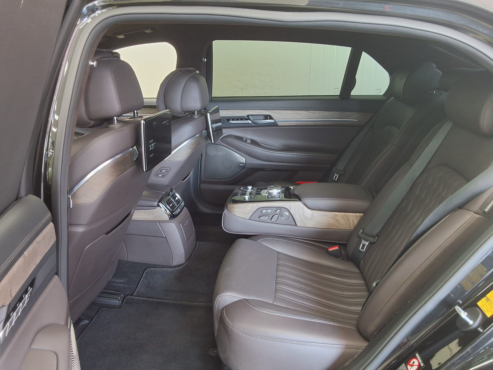 Genesis G90 2019 - Image 11