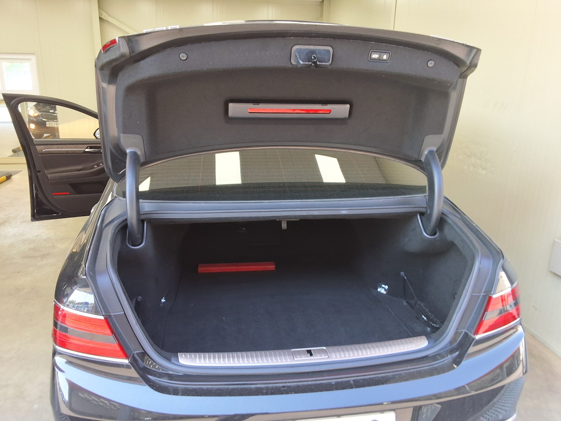 Genesis G90 2019 - Image 14