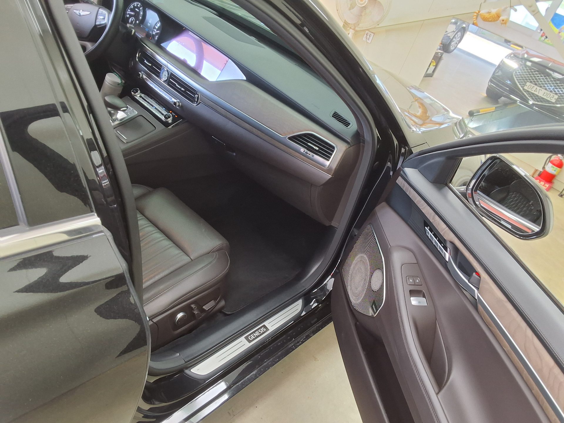 Genesis G90 2019 - Image 13