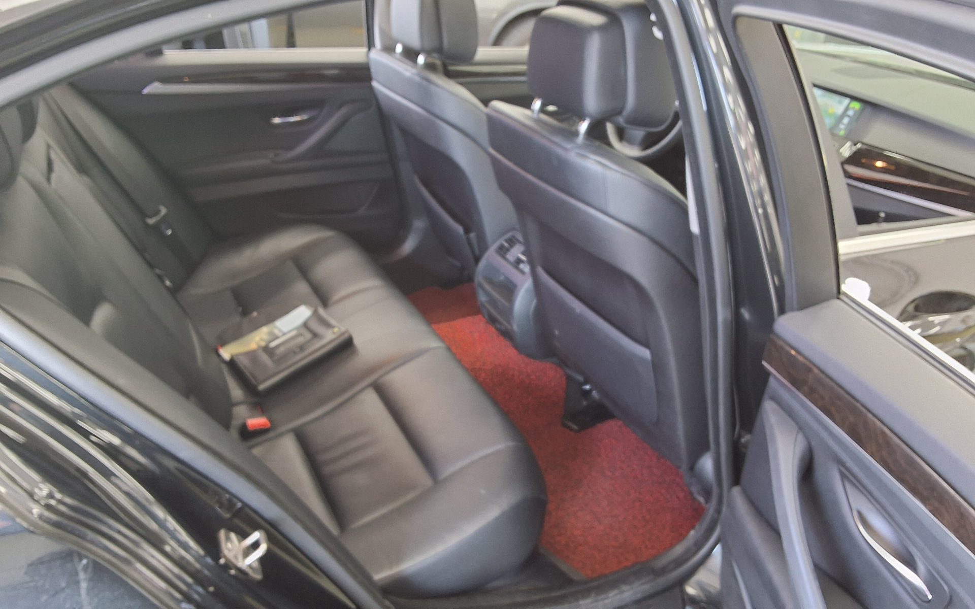 BMW 5 Series 2013 - Image 12