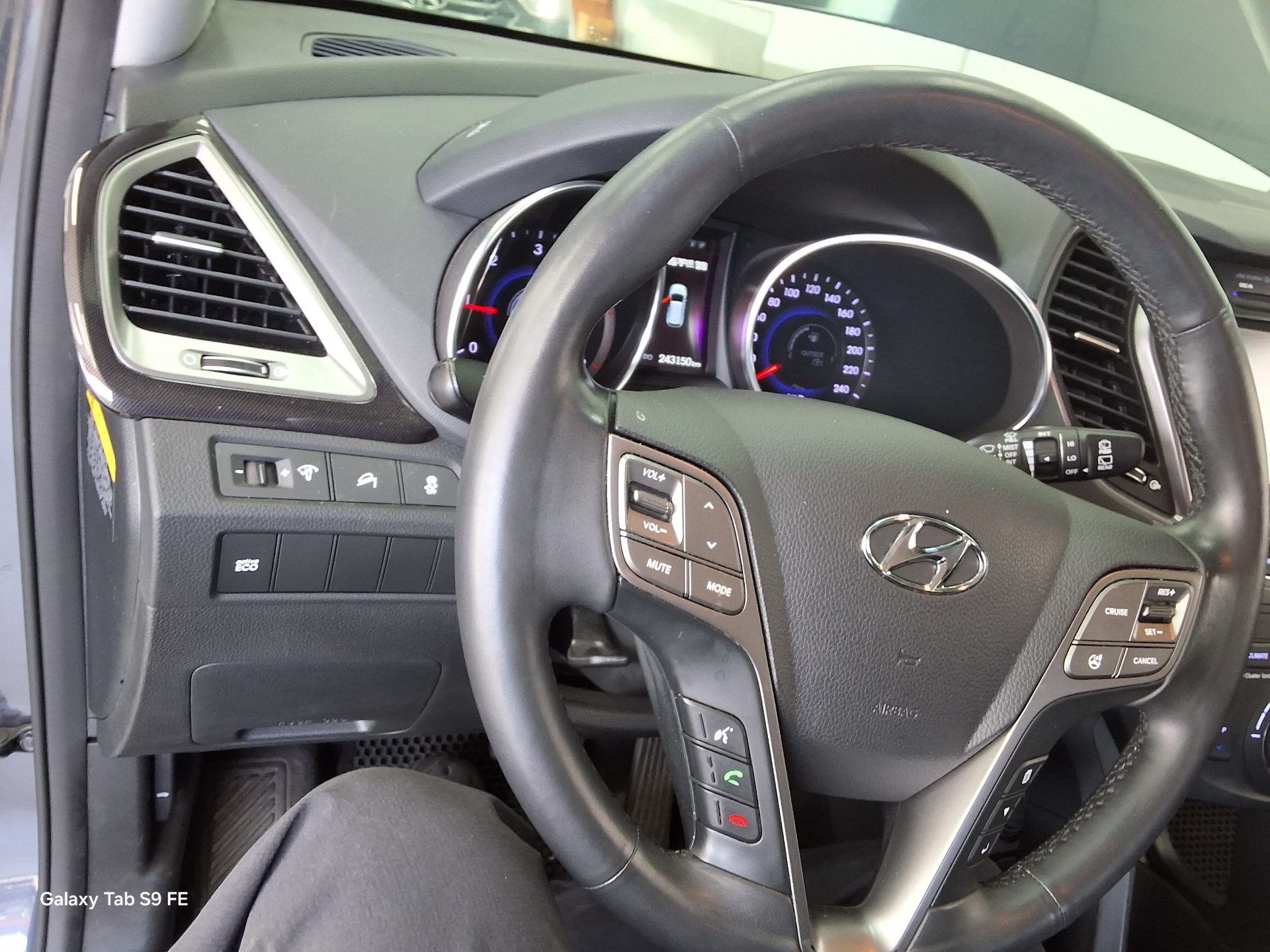 Hyundai Santa Fe 2015 - Image 16