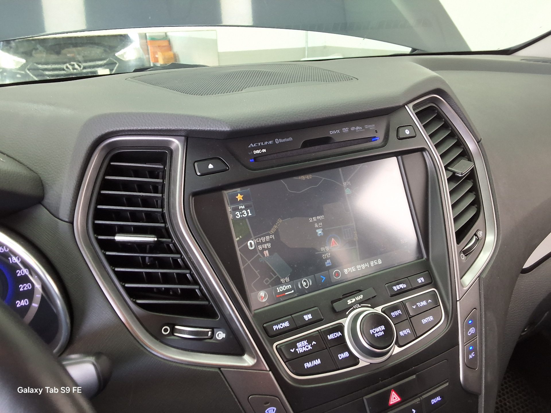 Hyundai Santa Fe 2015 - Image 17
