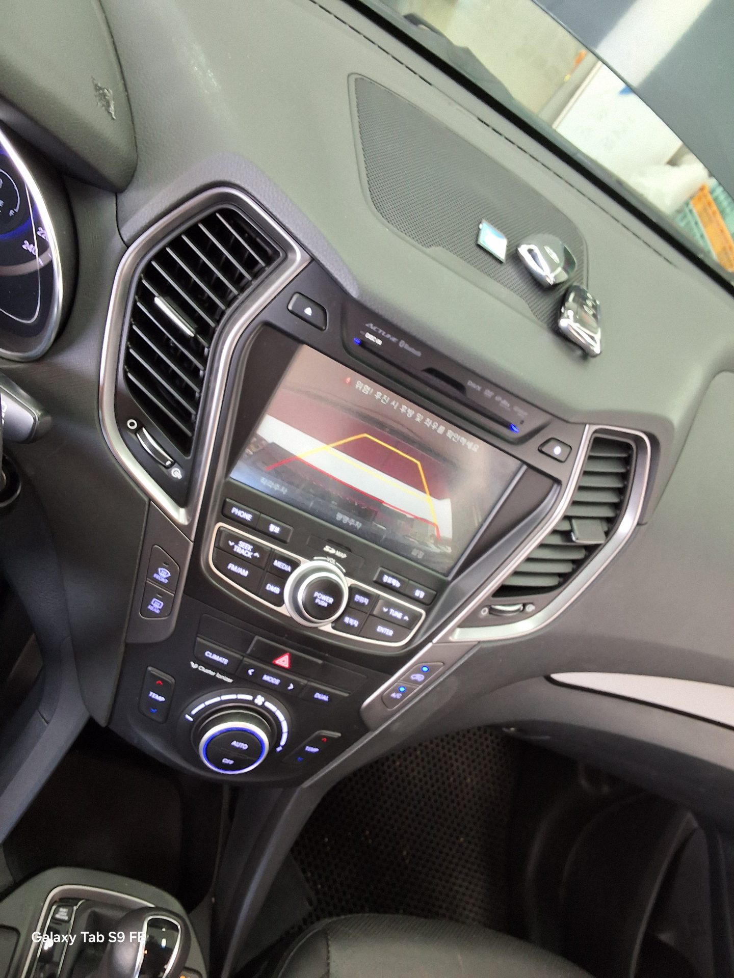Hyundai Santa Fe 2015 - Image 18