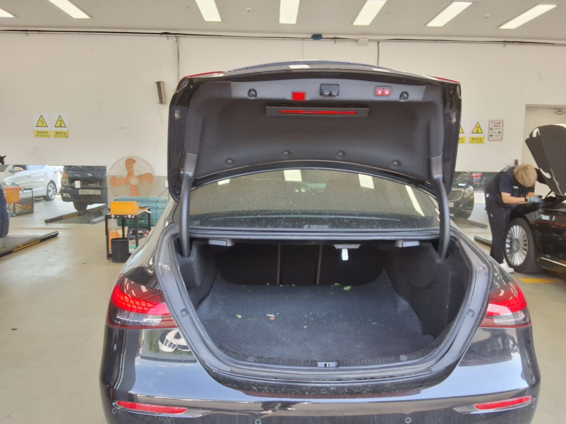 Mercedes-Benz E-Class 2022 - Image 14