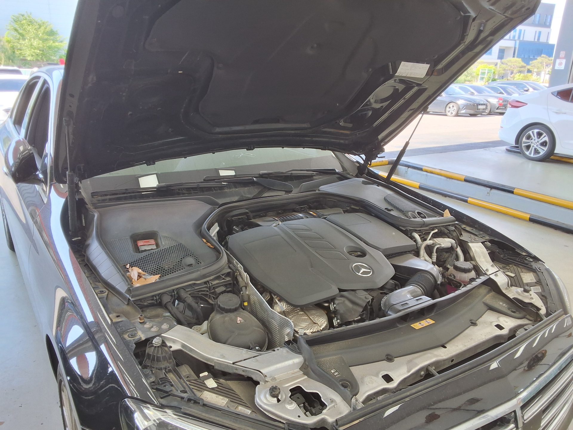 Mercedes-Benz E-Class 2022 - Image 16