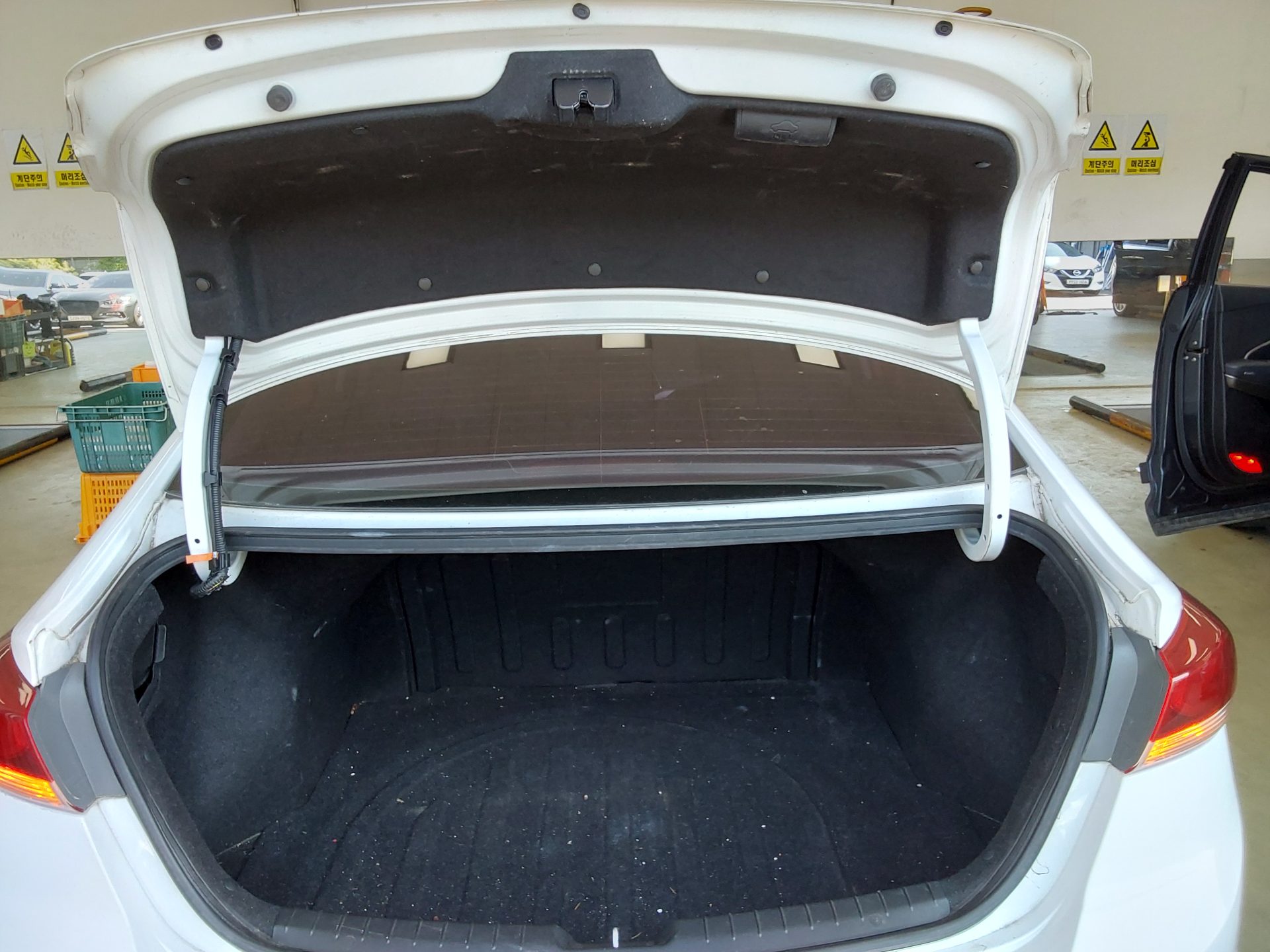 Hyundai Elantra 2018 - Image 15