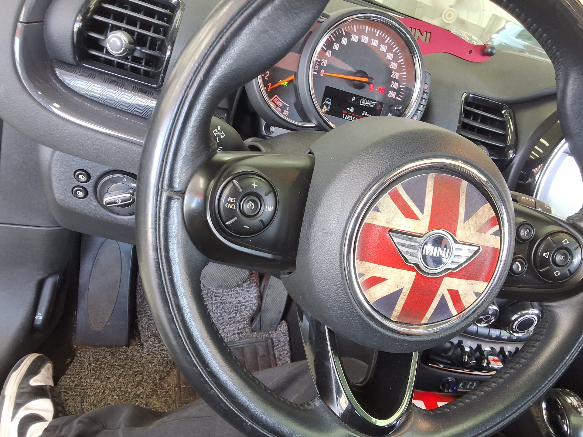 BMW MINI 2018 - Image 21