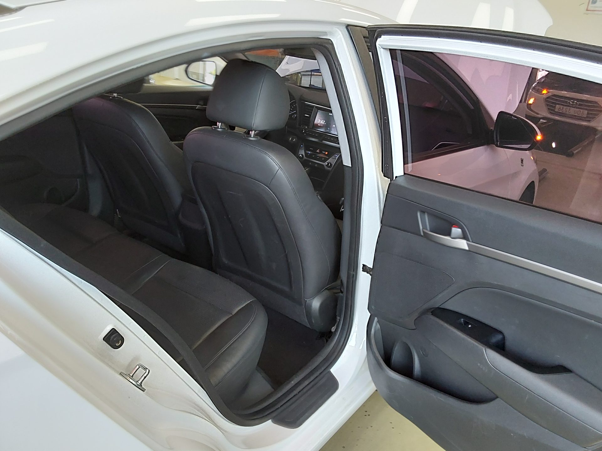 Hyundai Elantra 2018 - Image 13