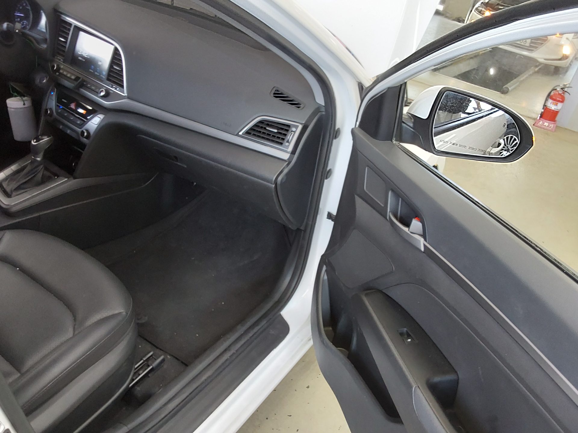 Hyundai Elantra 2018 - Image 14