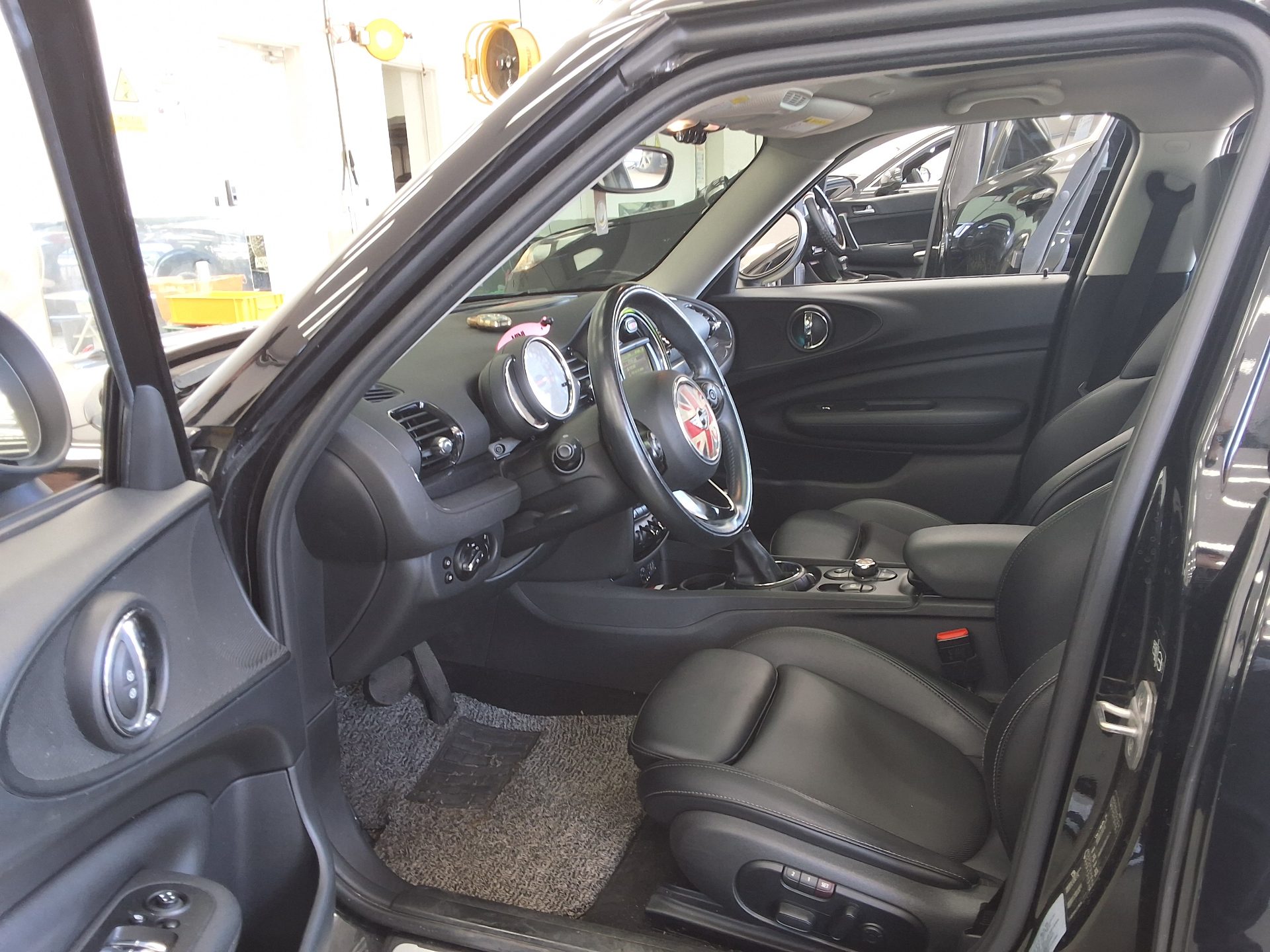 BMW MINI 2018 - Image 9