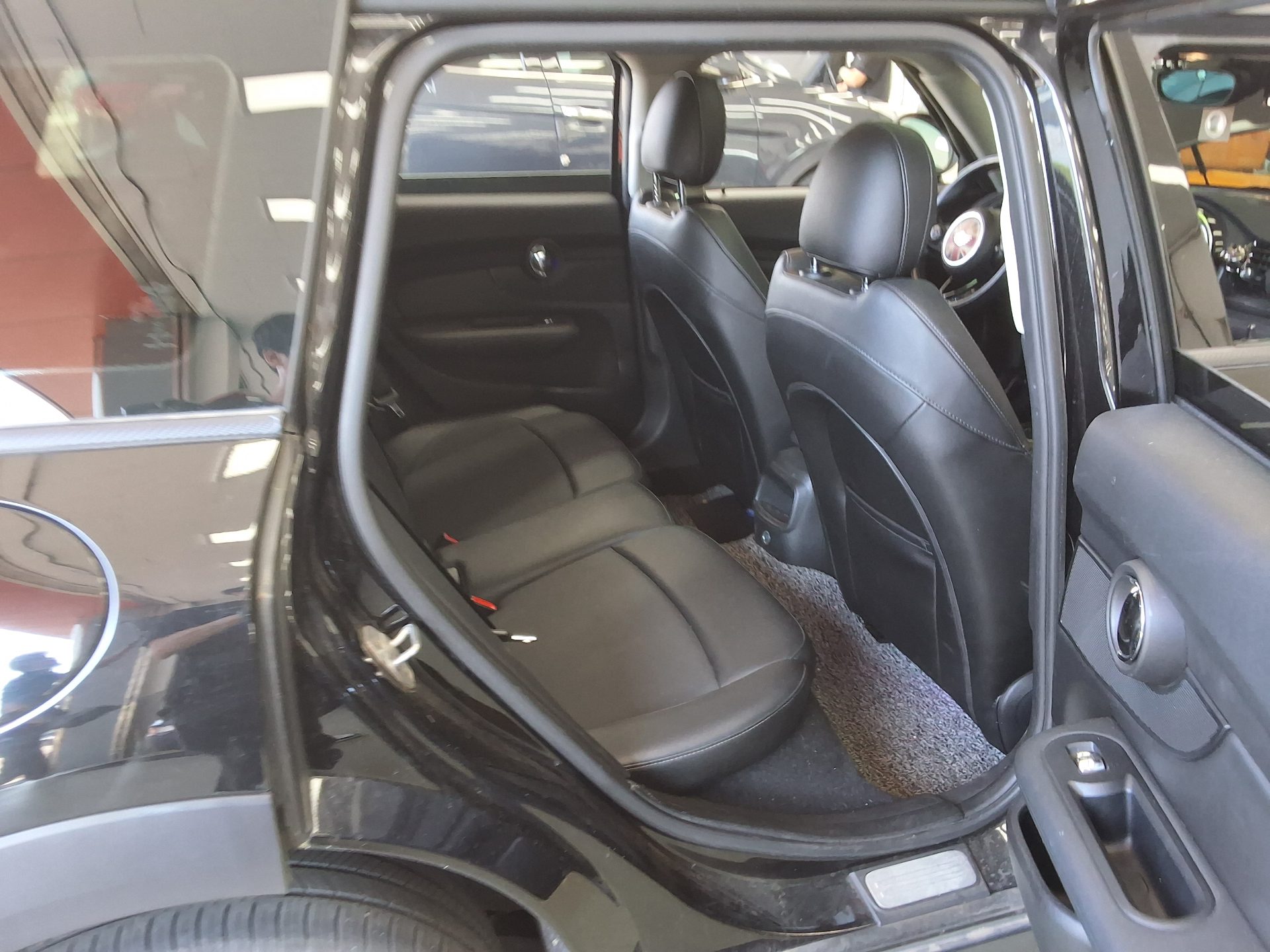 BMW MINI 2018 - Image 12