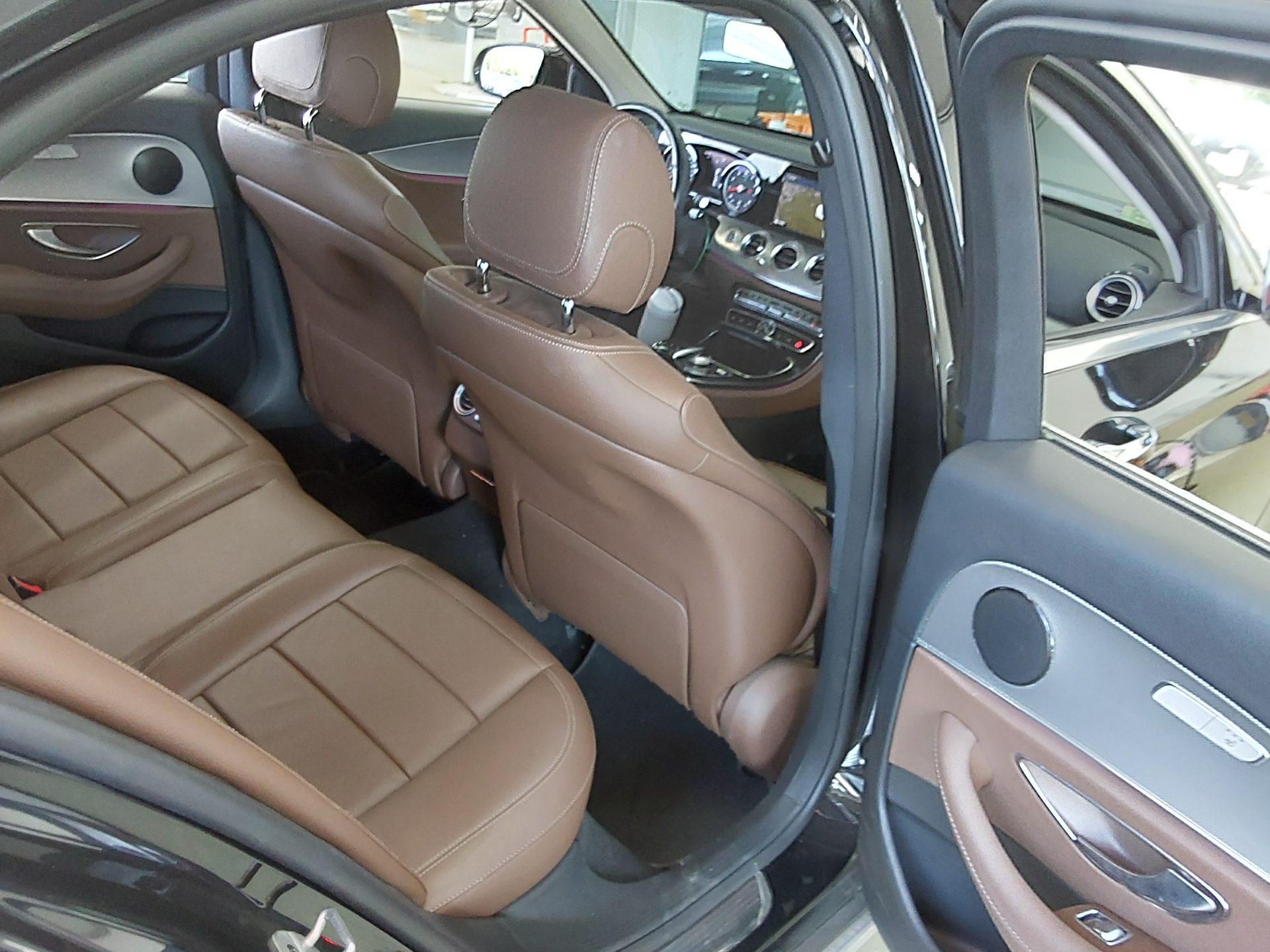Mercedes-Benz E-Class 2019 - Image 13