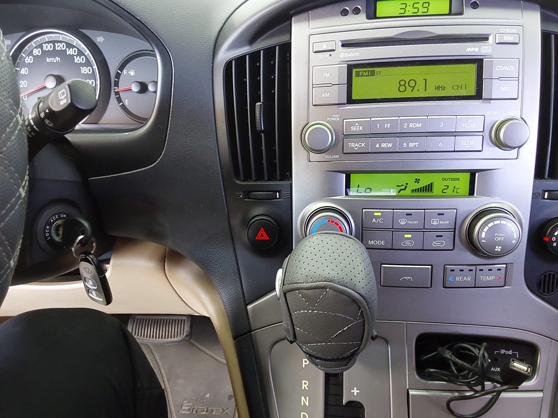 Hyundai Grand Starex 2011 - Image 17