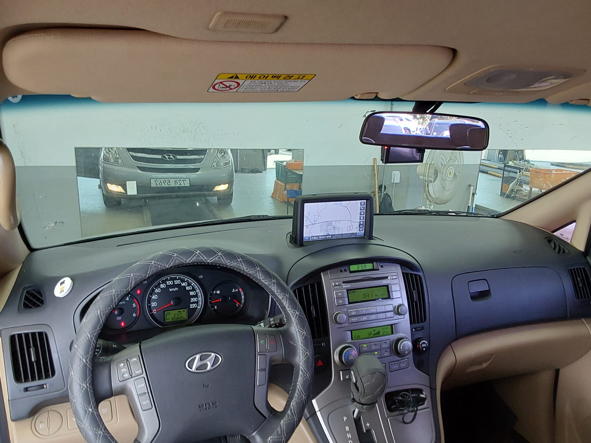 Hyundai Grand Starex 2011 - Image 11