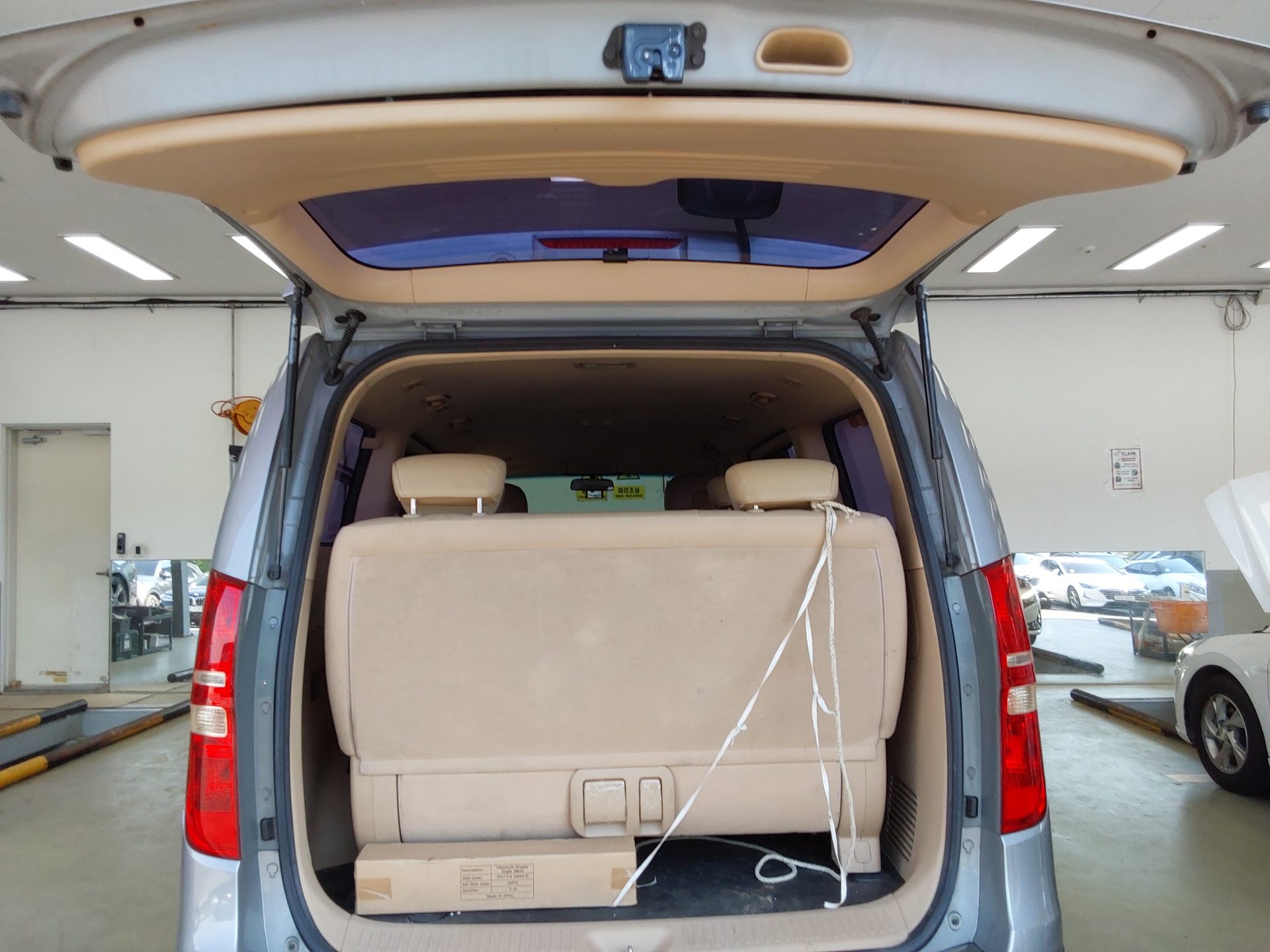 Hyundai Grand Starex 2011 - Image 15